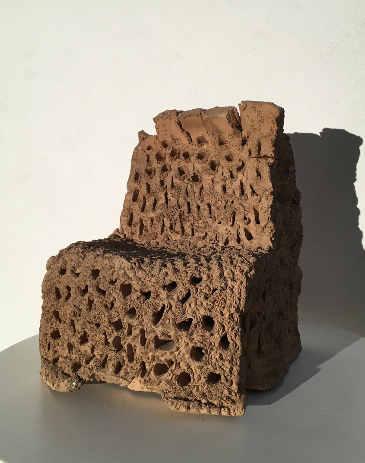 Cette œuvre d'art très intense et engageante a été créée par Urano Palma, un artiste italien bien connu qui a commencé à créer ses œuvres d'art en suivant la philosophie de Lucio Fontana. Il était sans aucun doute l'un des  protagoniste du