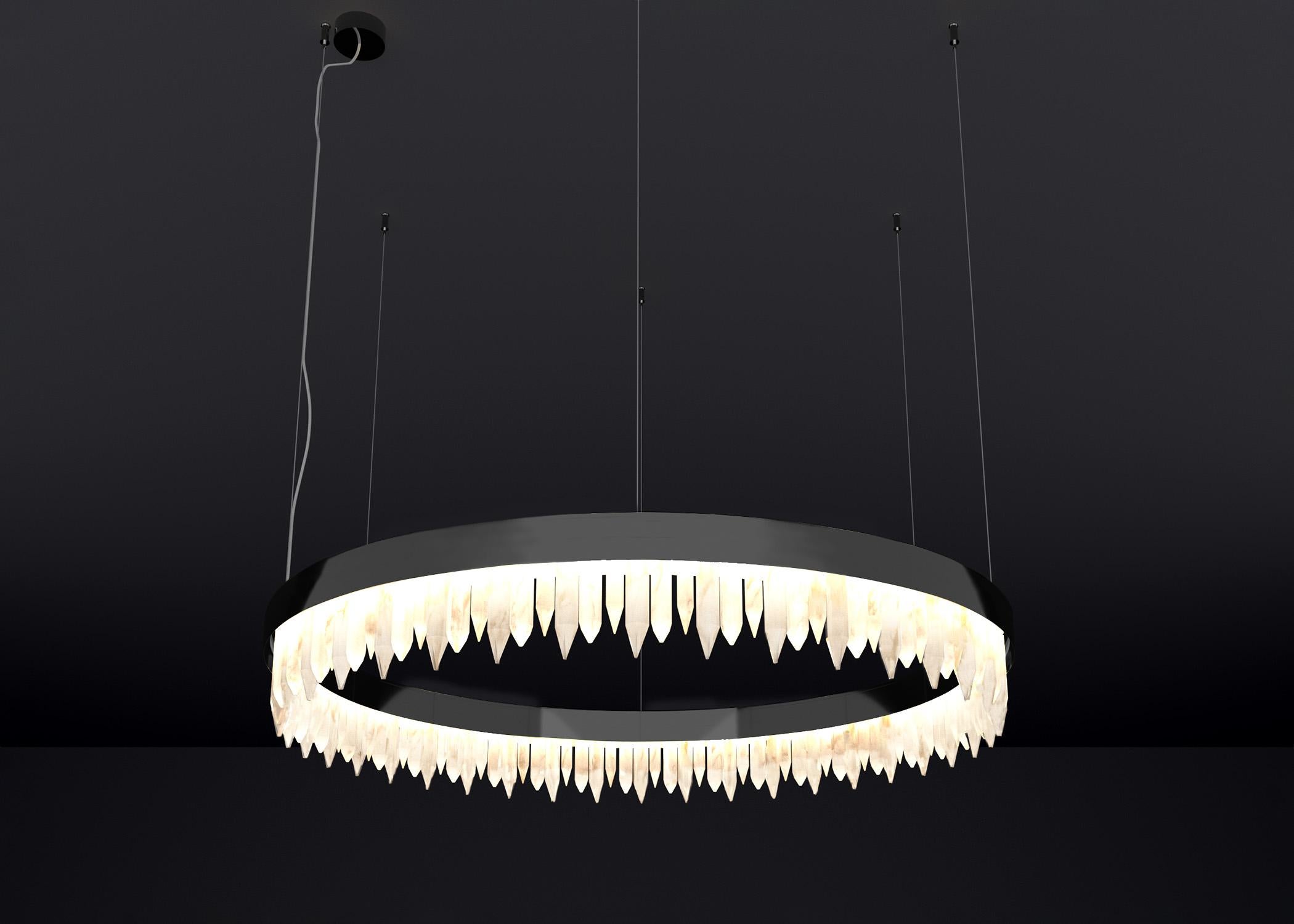 Urano Nero lucido 120 Lampada a sospensione 1 di Alabastro Italiano
Dimensioni: Ø 120 x H. 20 cm.
Materiali: Vetro e metallo nero lucido.

2 x Striscia LED, 162 Watt 16286 Lumen, 24 V, 3000 K.

Disponibile in diverse misure: Ø 60, Ø 80, Ø 100