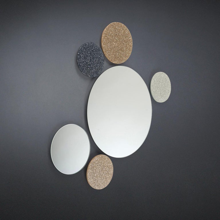 Part of a collection depicting in Minimalist and distinctive way the various planets of the solar system, this mirror is designed by Giorgio Ragazzini and creates a dynamic and playful wall decoration to add to a modern interior. Its various round