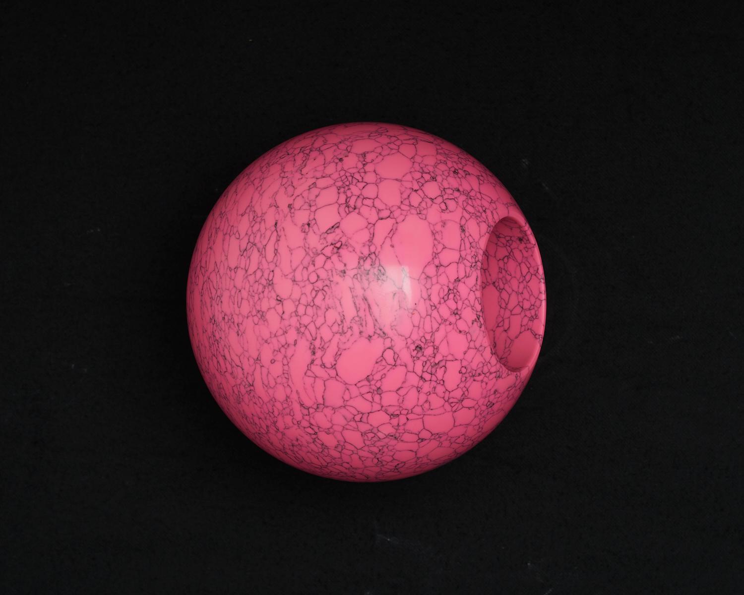 Vaso Uranus in rosa francese, mix di marmo frantumato e resina, di Colours of JoYE In condizioni Nuovo in vendita a New York, NY