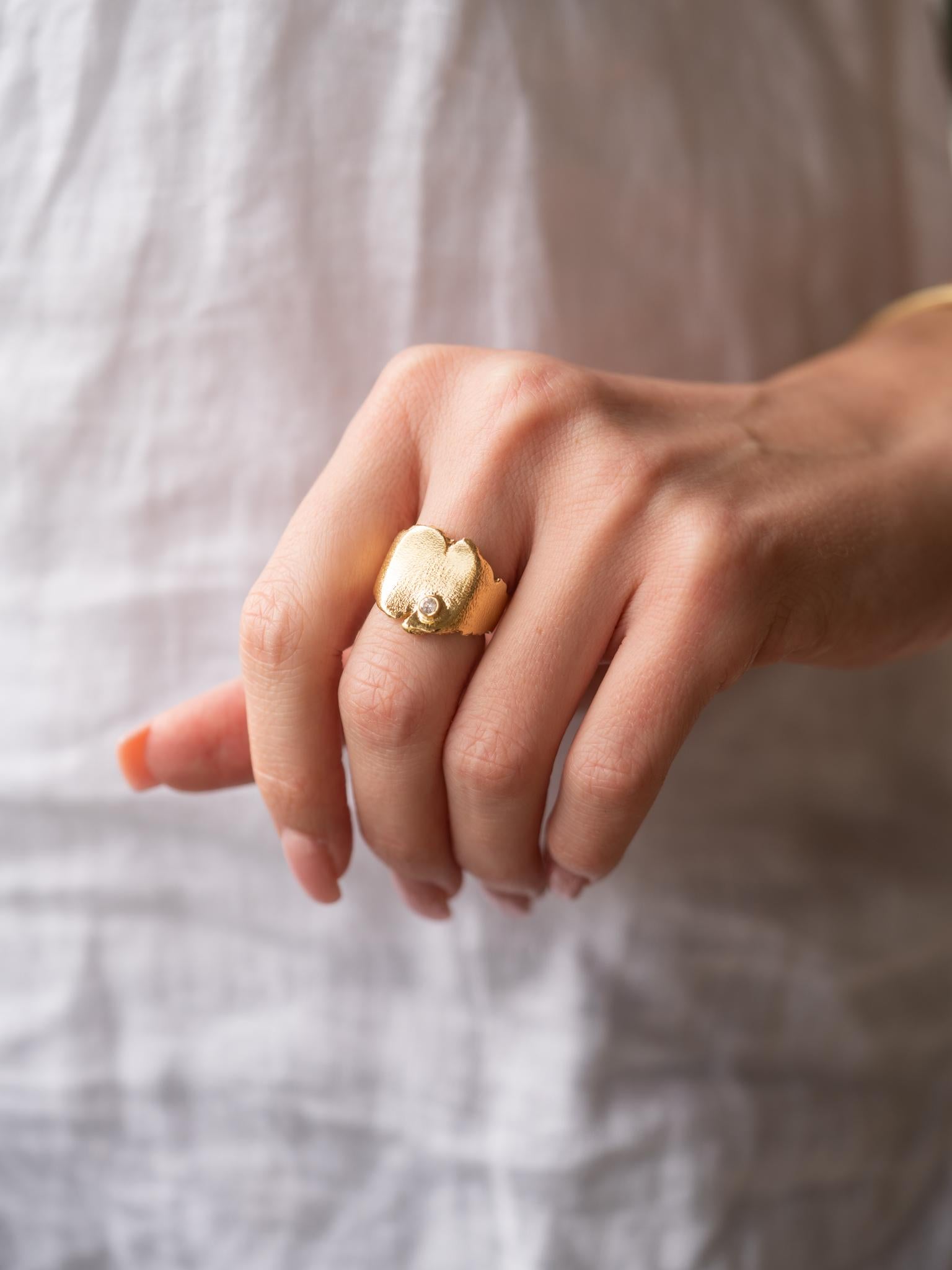 Im Angebot: URART 0,10 Karat Diamant, 18K Gold 
