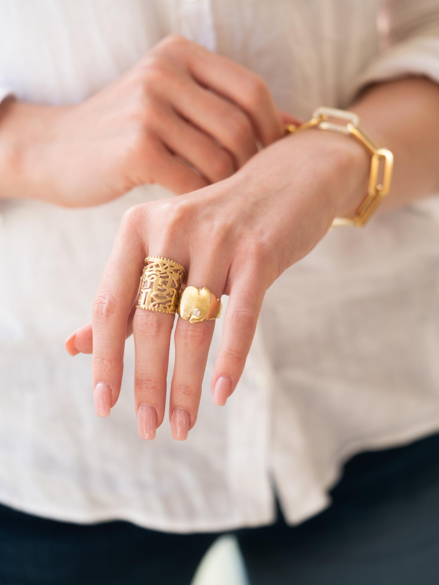 Im Angebot: URART 0,10 Karat Diamant, 18K Gold 