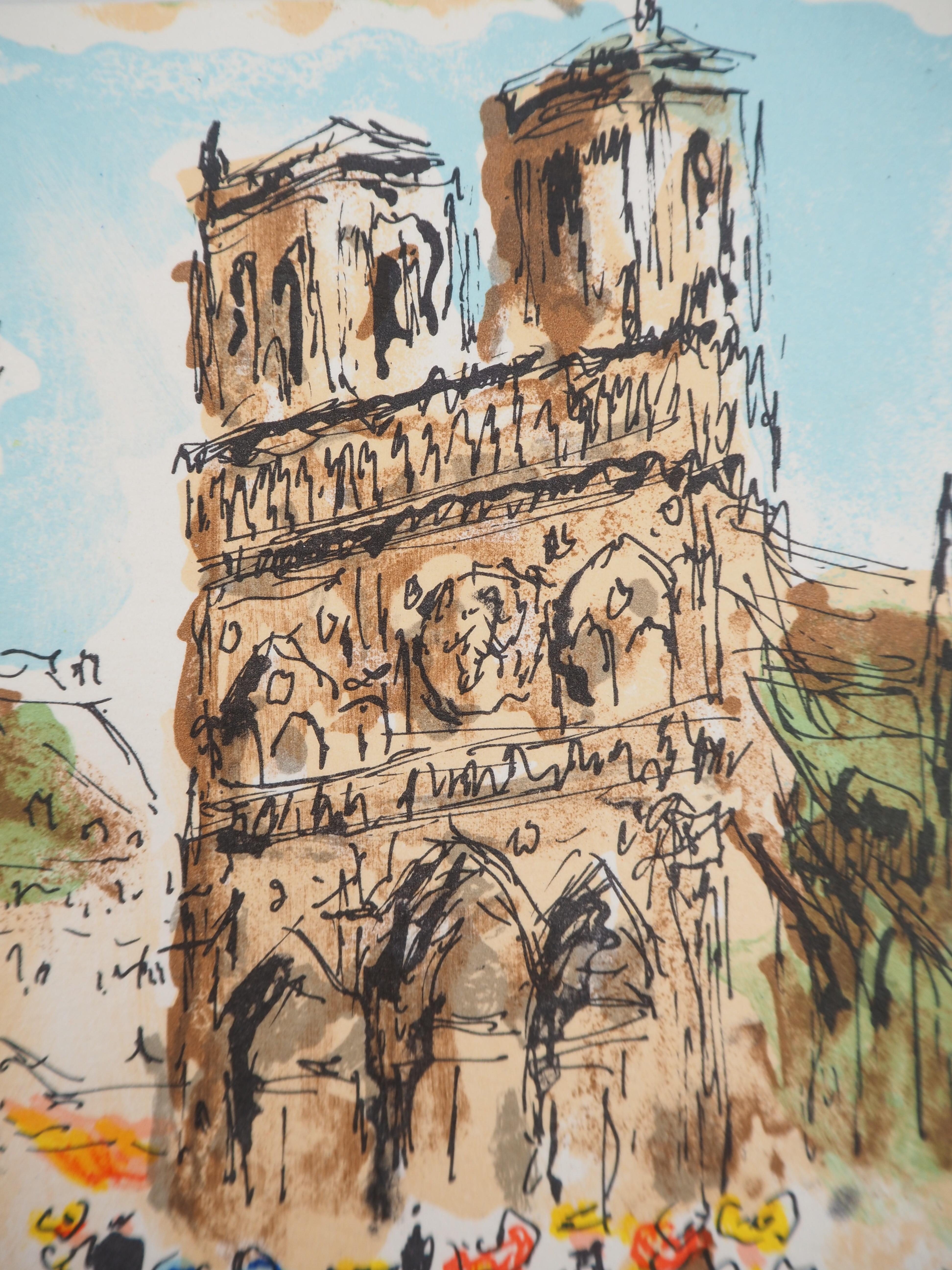 París : Notre Dame durante el verano - Litografía original firmada a mano y numerada - Landscape Print Beige de Urbain Huchet