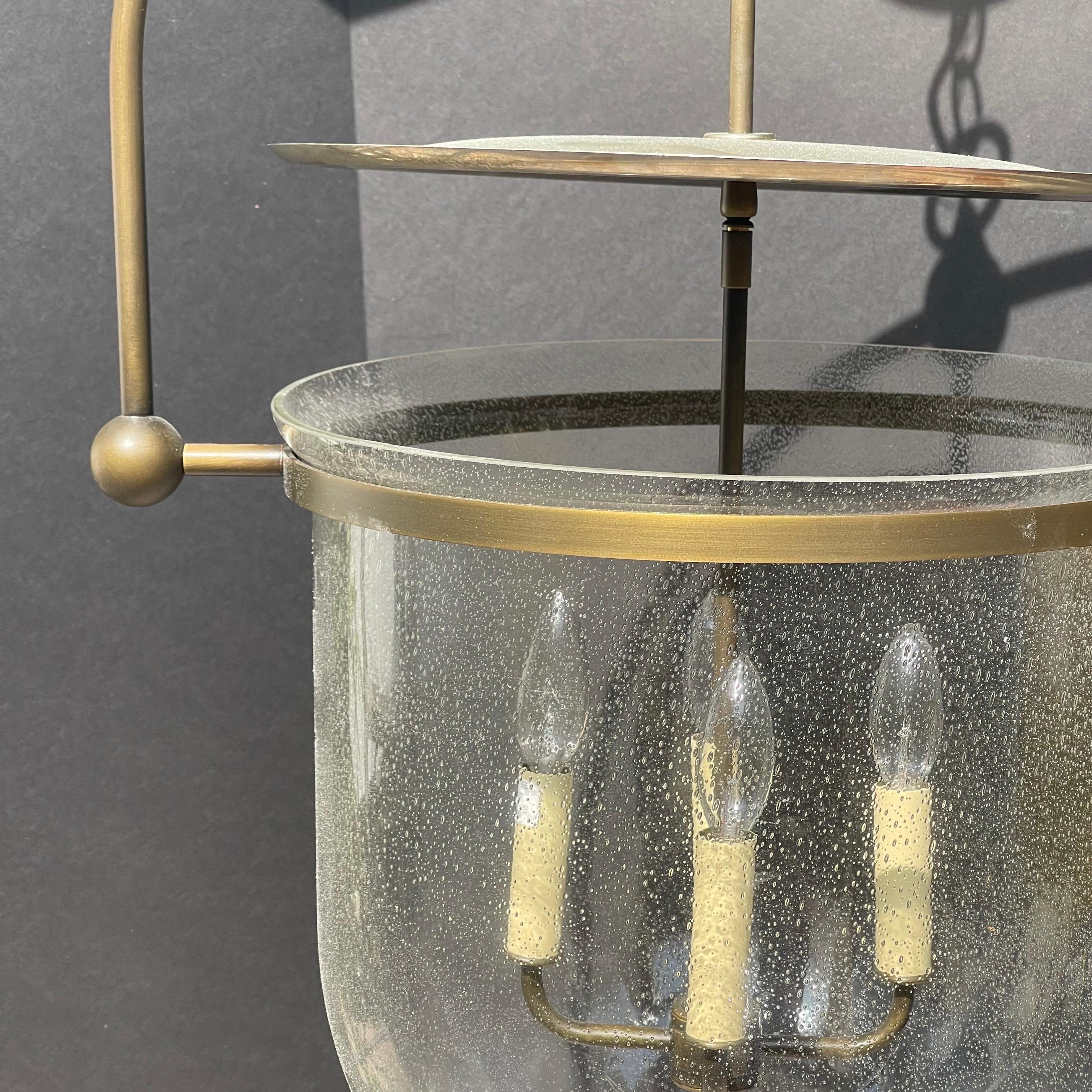 Urban Electric Smoke Bell, Hängeleuchte aus antikem Messing mit Zierglas und antiker Messing-Hängelampe (21. Jahrhundert und zeitgenössisch) im Angebot