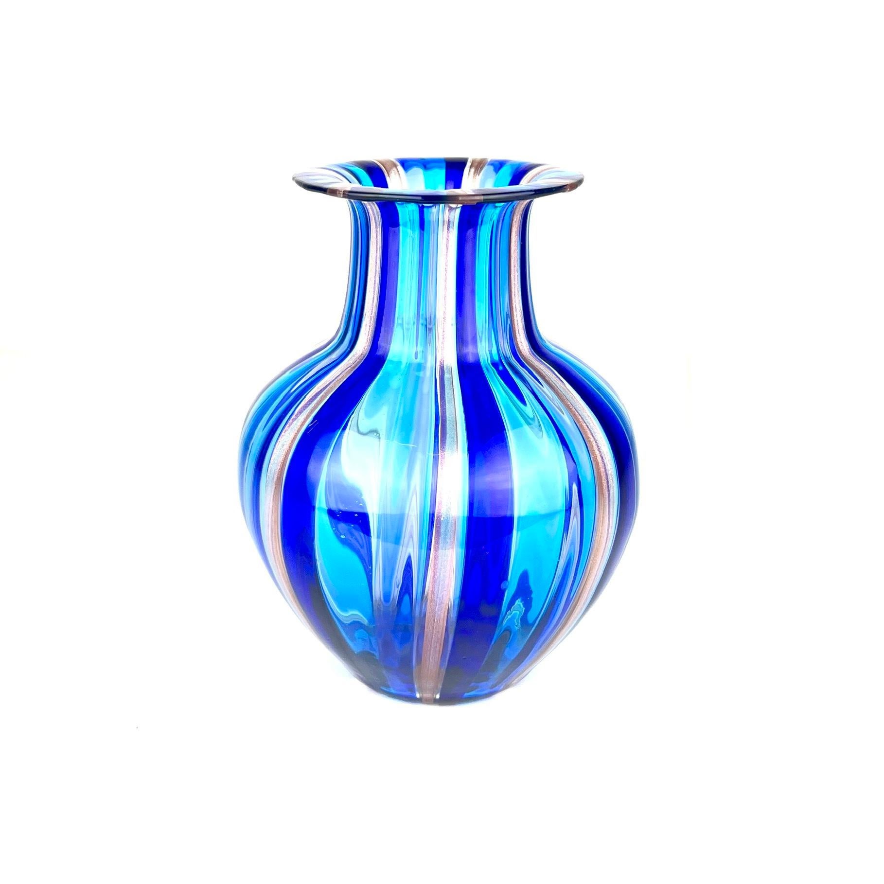 Six vases en verre de Murano, 2024, The Moderns, Bleu Adventurine en vente 8