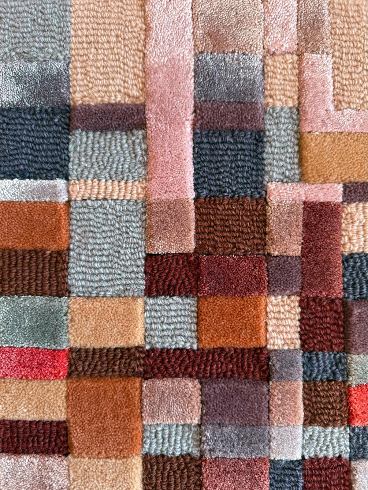 Tappeto Urban Peach Mauve di Studio A
Dimensioni: L 250 x L 350 cm.
Materiali: Lana e bambù.

Disponibile in sette dimensioni: 90 x 240 cm, 140 x 200 cm, 170 x 240 cm, 200 x 300 cm, 250 x 350 cm, 300 x 400 cm e 350 x 450 cm. Disponibile anche in