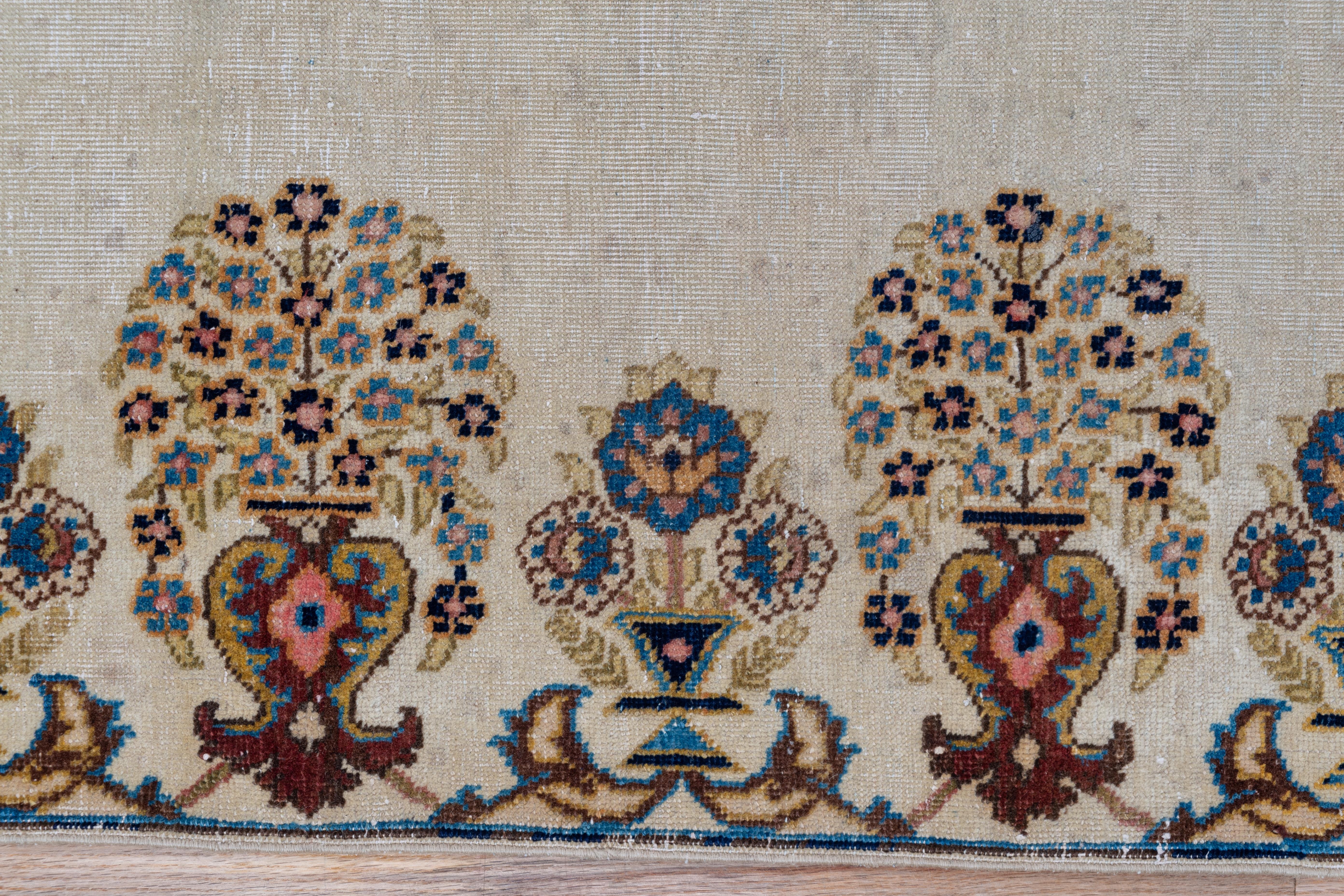 Metà XX secolo Runner Urban Tabriz, anni '30 circa in vendita