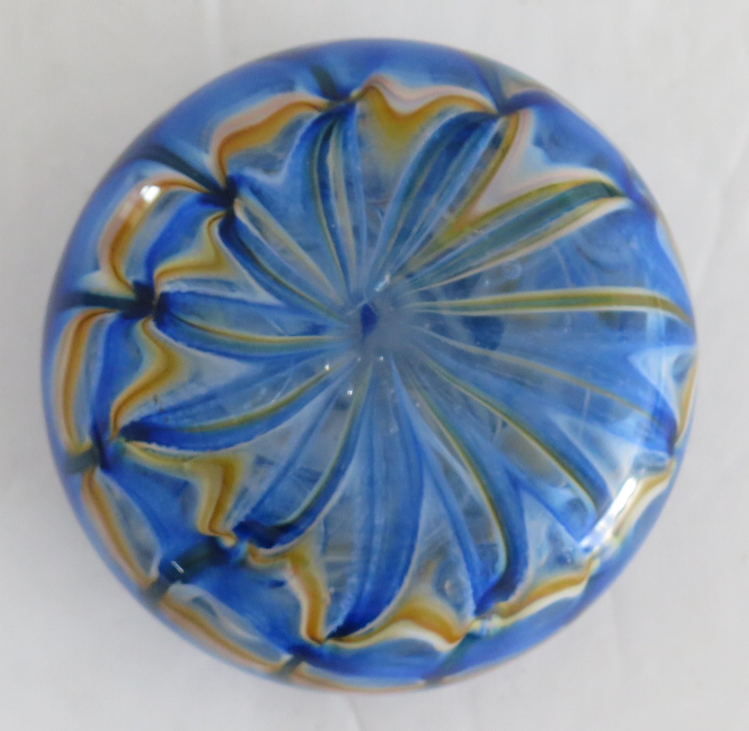 Folk Art Uredale Glass Paperwight Pebble Shape Star Decoration, North Yorkshire 20th C For Sale