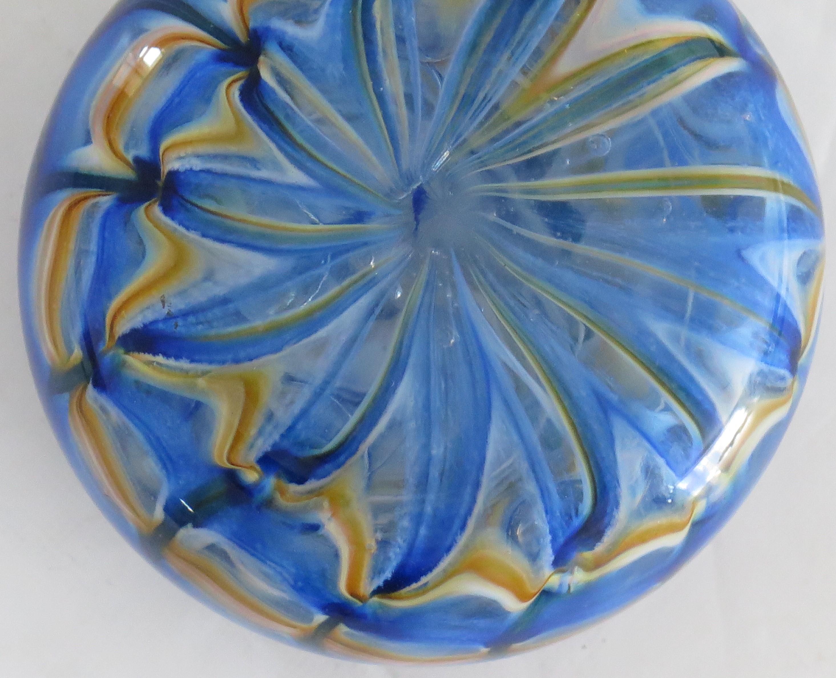Hand-Crafted Uredale Glass Paperwight Pebble Shape Star Decoration, North Yorkshire 20th C For Sale