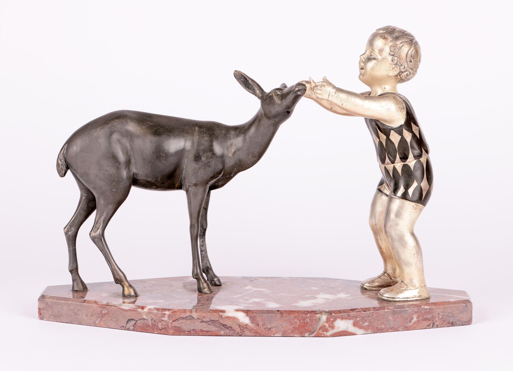 Fatto a mano Scultura francese Art Deco Child & Child in marmo di Uriano in vendita