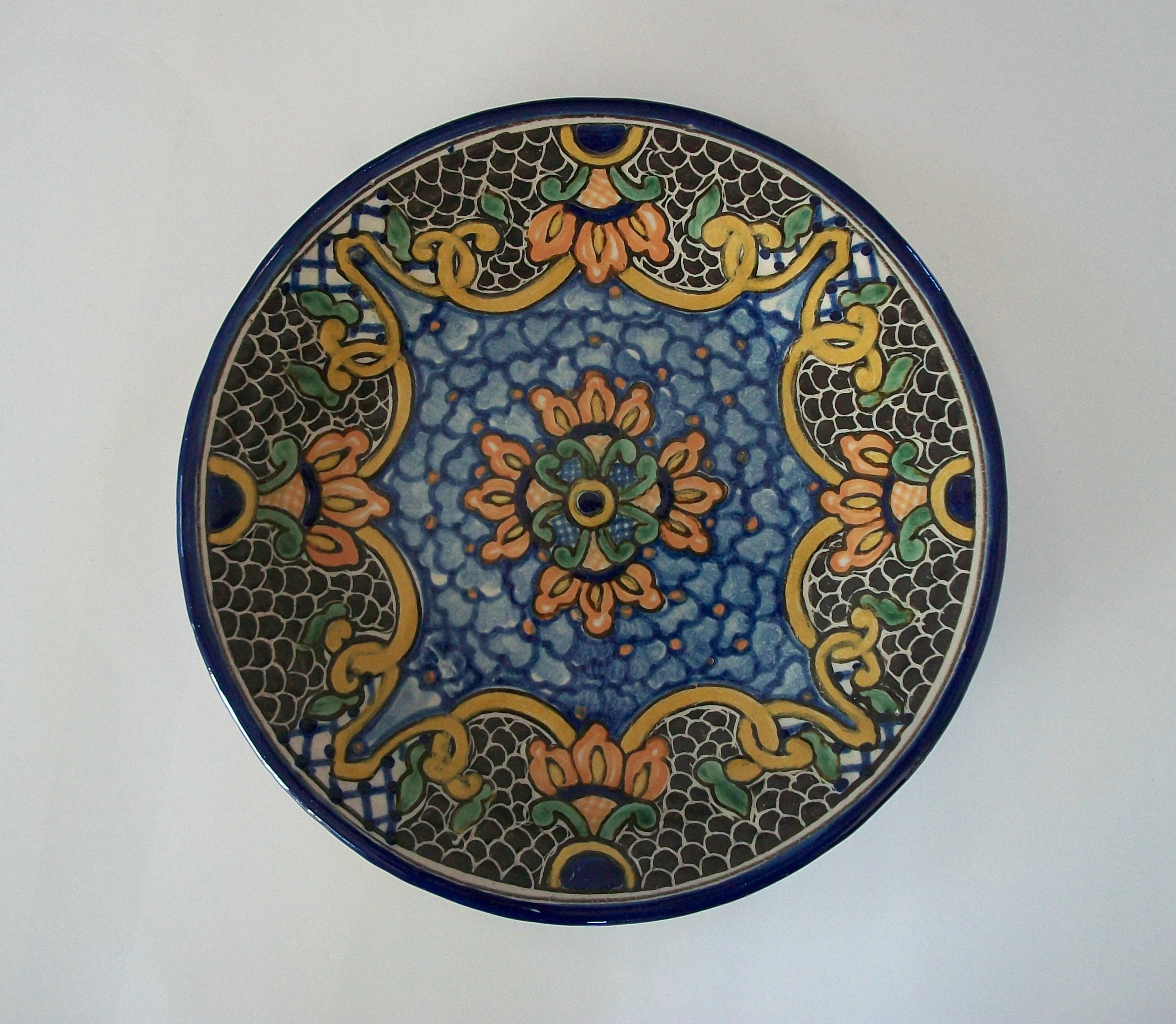 URIARTE TALAVERA - Plato de Cerámica Pintado a Mano - México - Finales Siglo XX Colonial español en venta