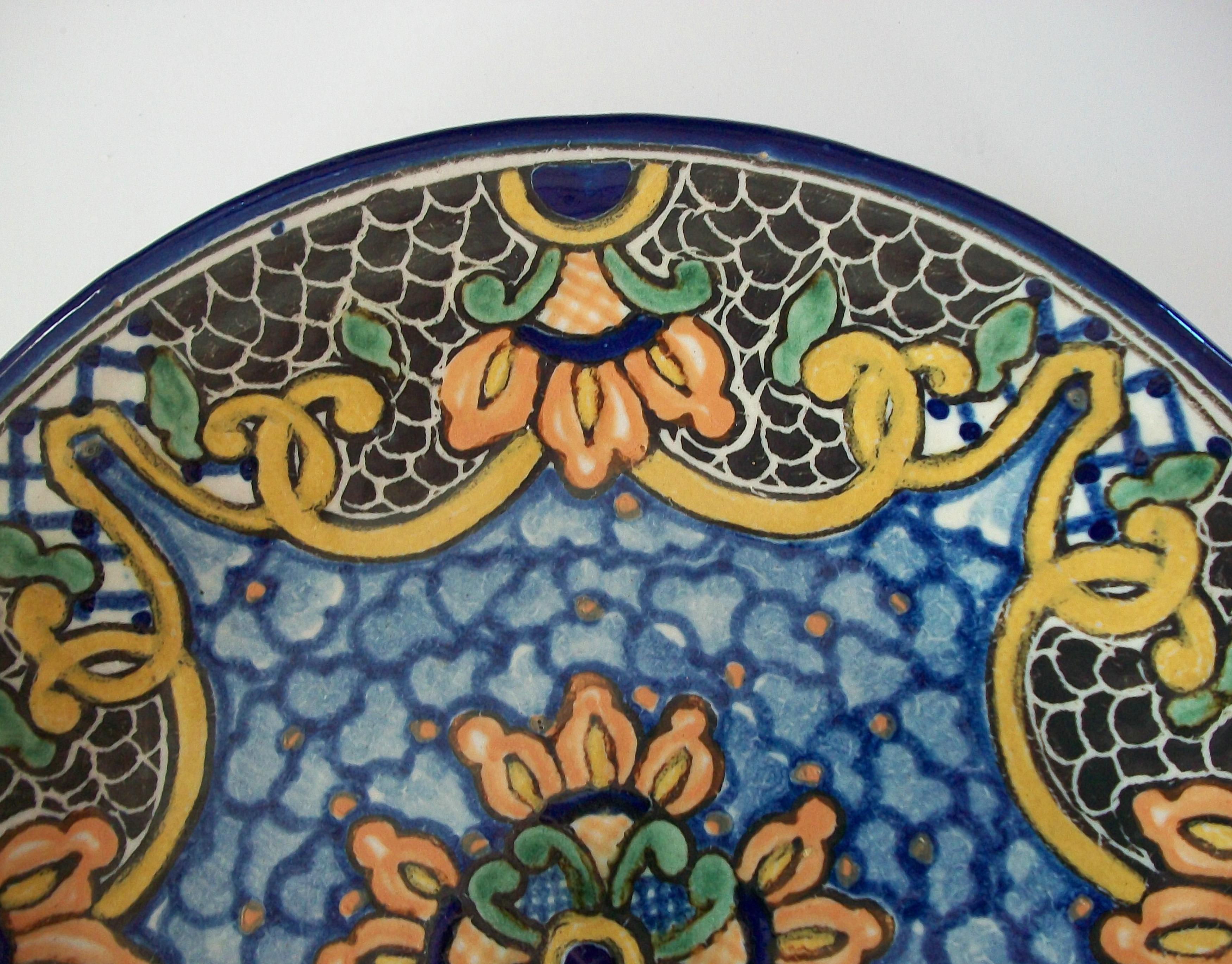 URIARTE TALAVERA - Plato de Cerámica Pintado a Mano - México - Finales Siglo XX Mexicano en venta
