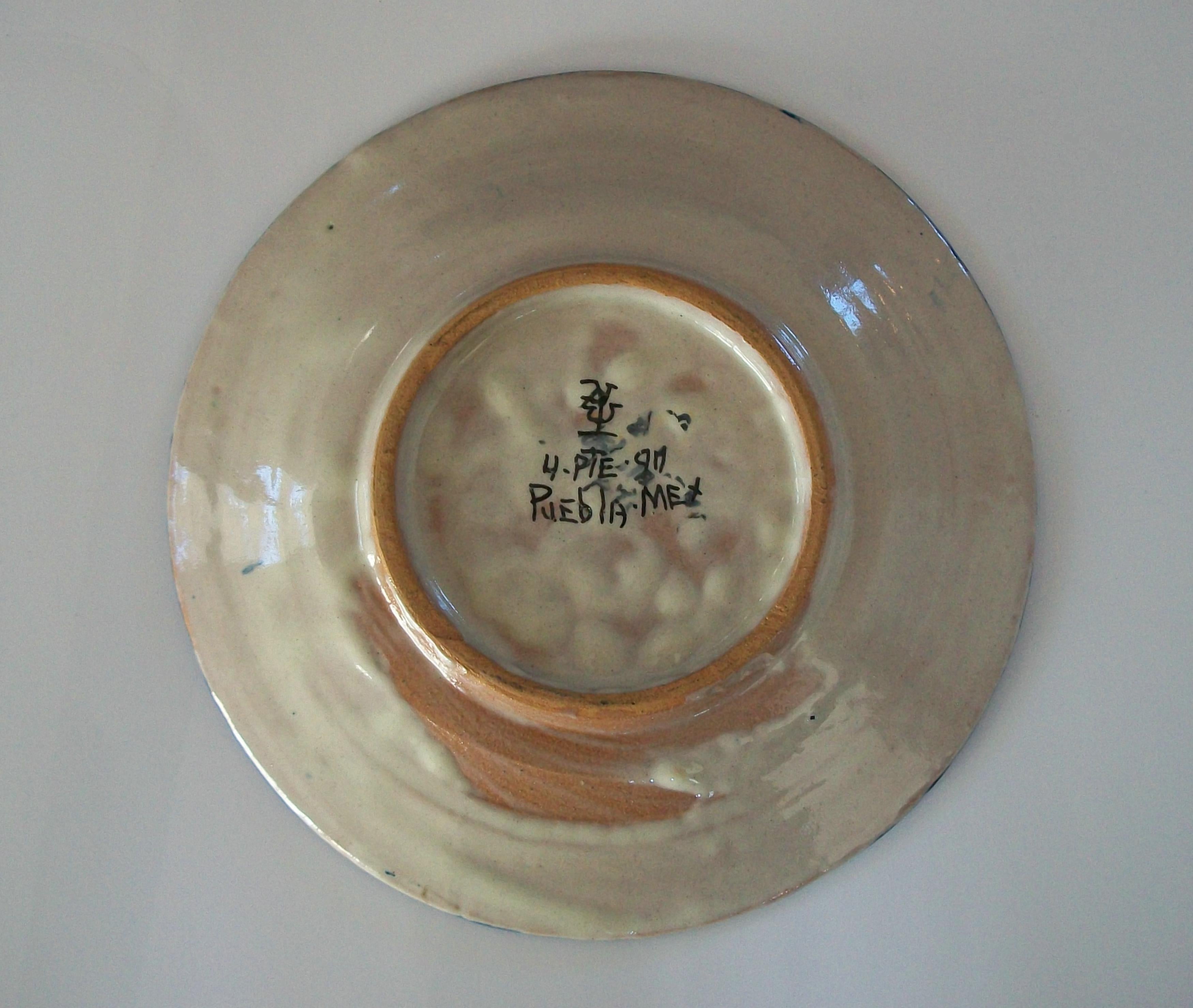 URIARTE TALAVERA - Plato de Cerámica Pintado a Mano - México - Finales Siglo XX en Bueno estado para la venta en Chatham, ON
