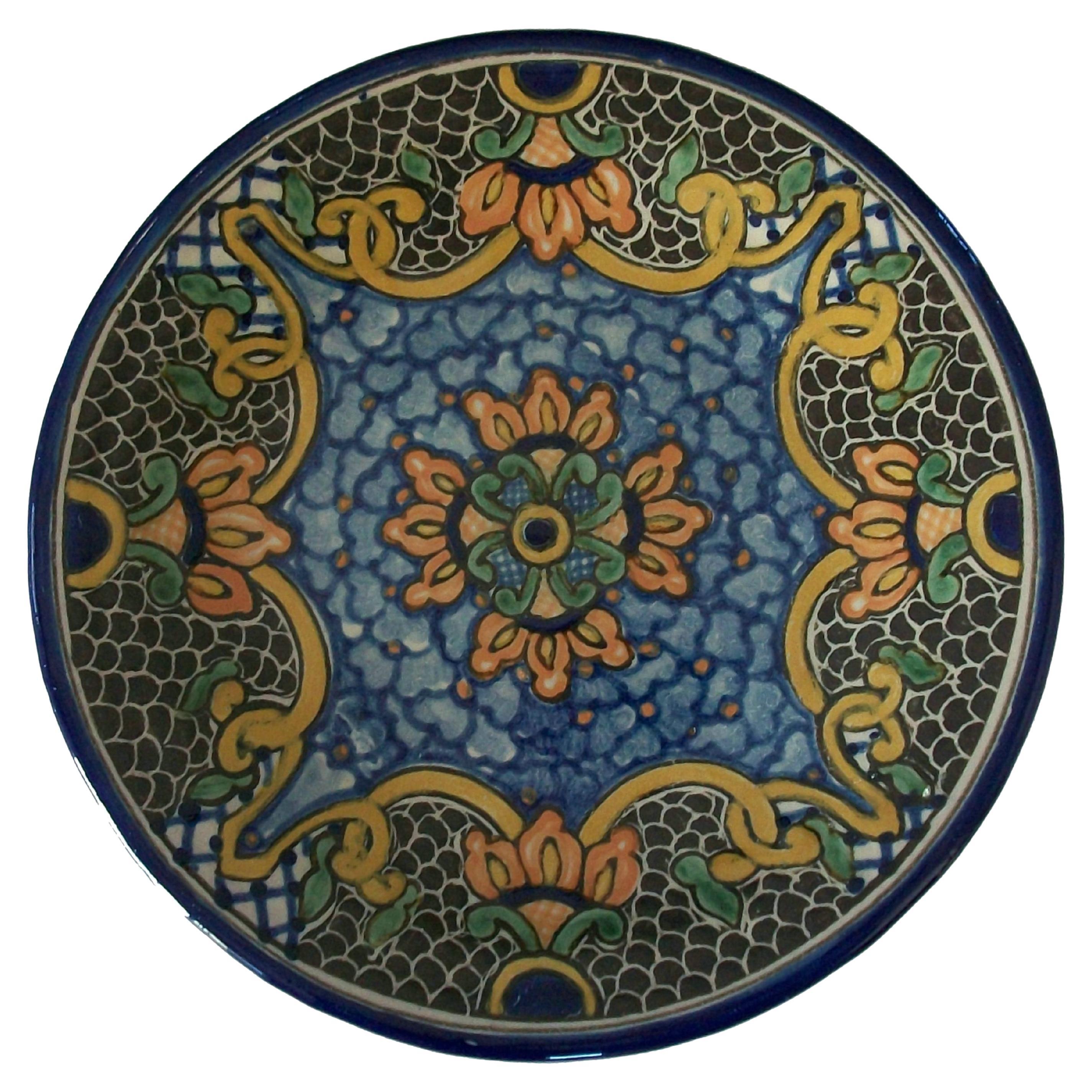 URIARTE TALAVERA - Assiette en poterie peinte à la main - Mexique - Fin du 20e siècle