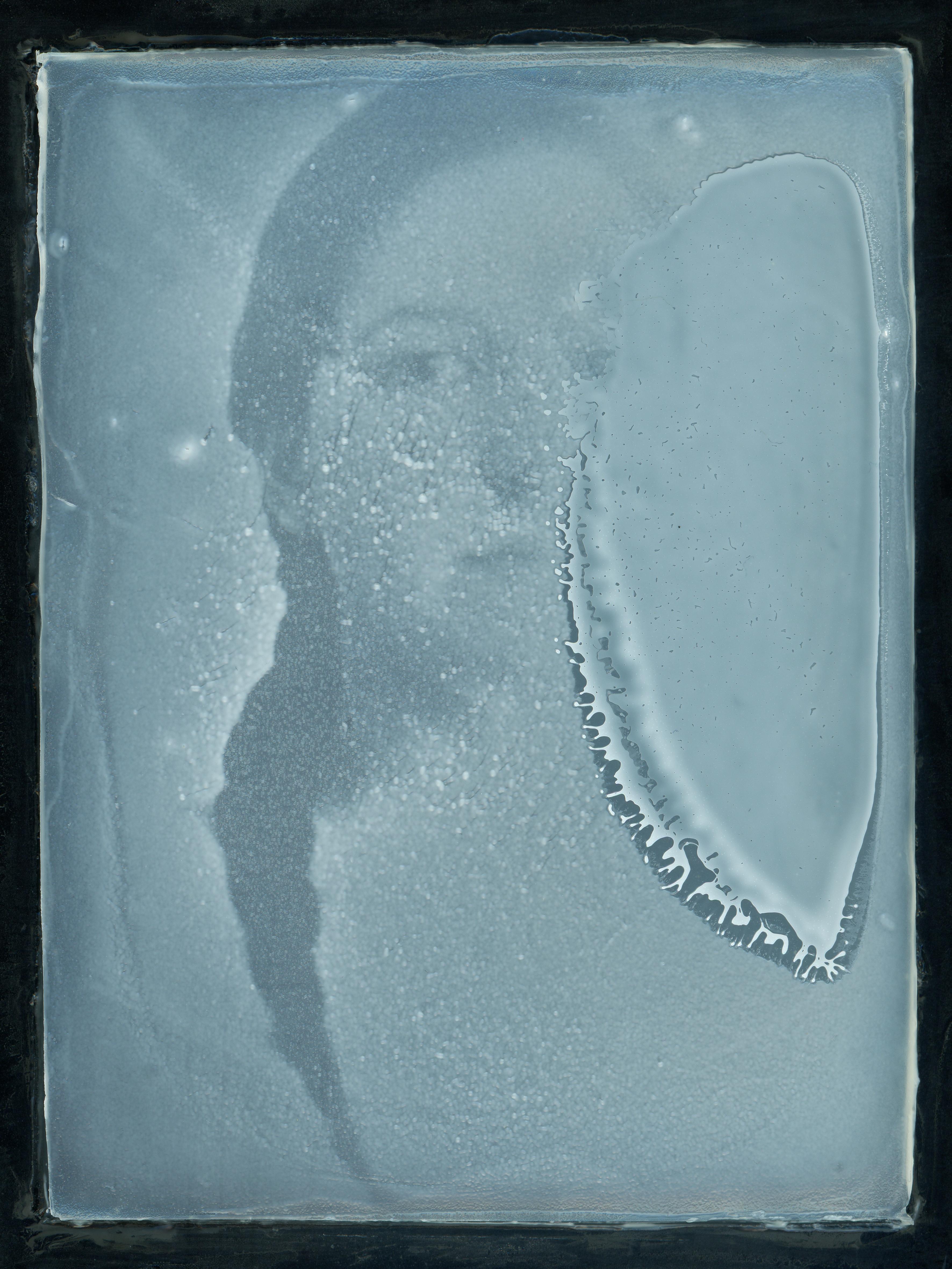 Urizen Freaza Portrait Photograph – Yeasted Teresa - Zeitgenössisch, Konzeptionell, Polaroid, 21. Jahrhundert, Porträt