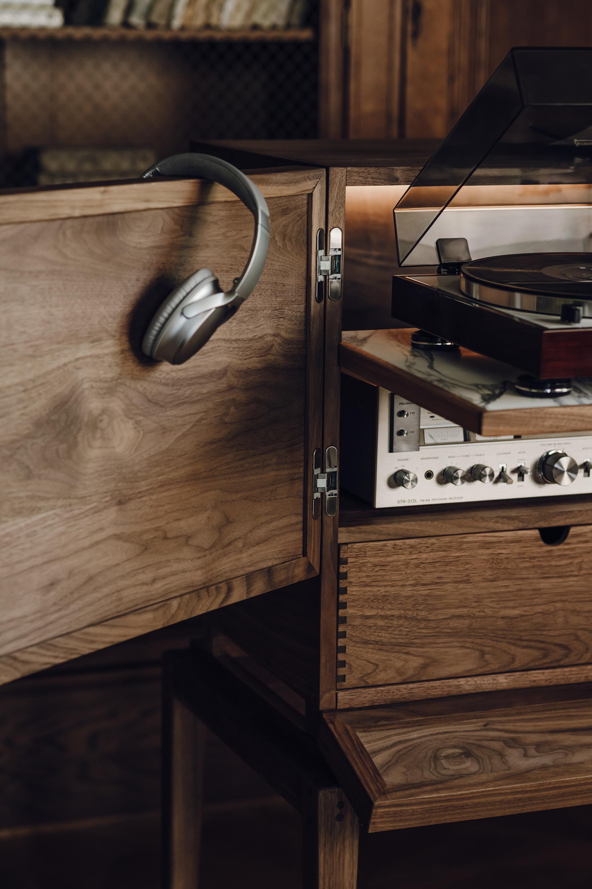 Biseauté Urme Audio Cabinet en vente