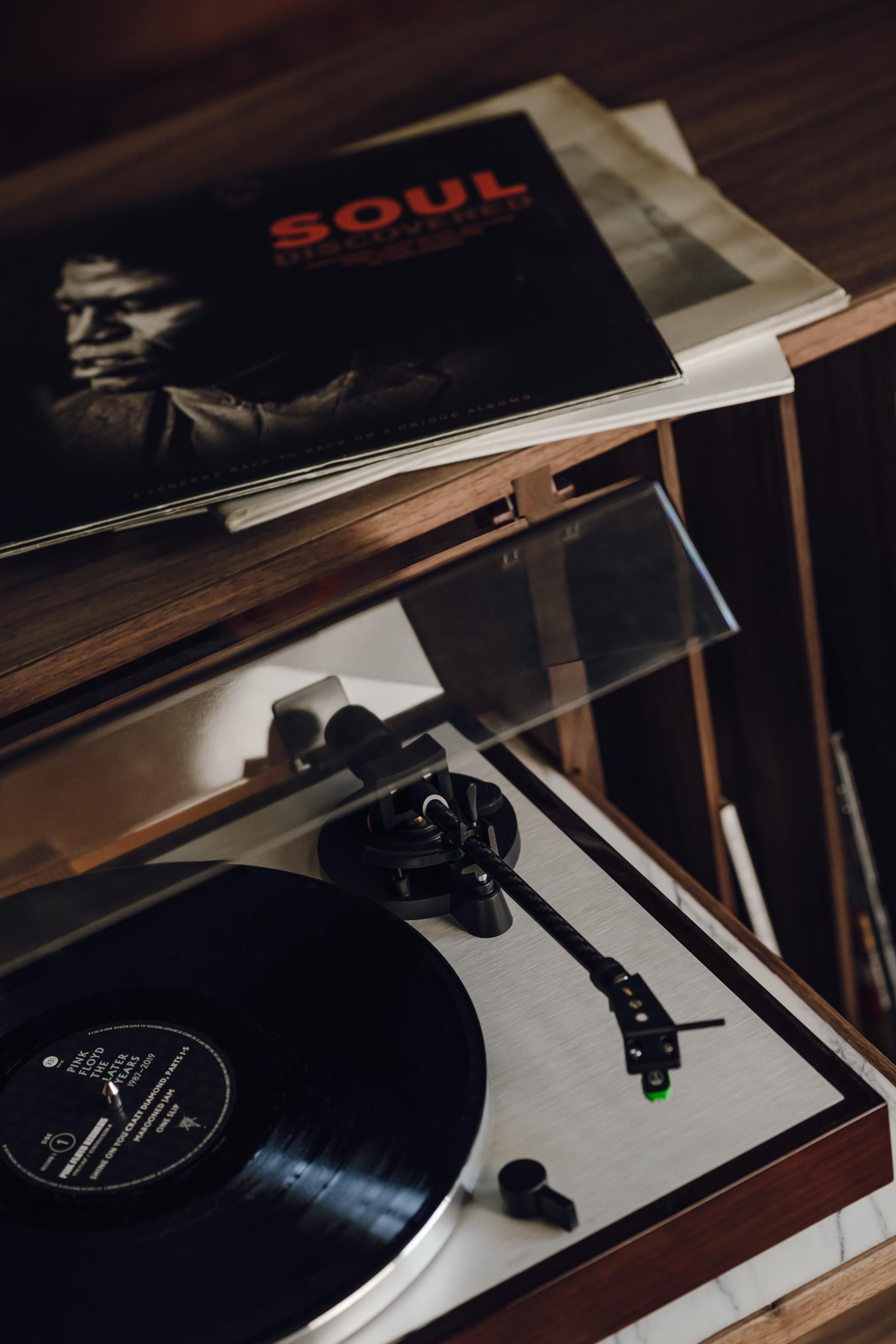 XXIe siècle et contemporain Urme Audio Cabinet en vente
