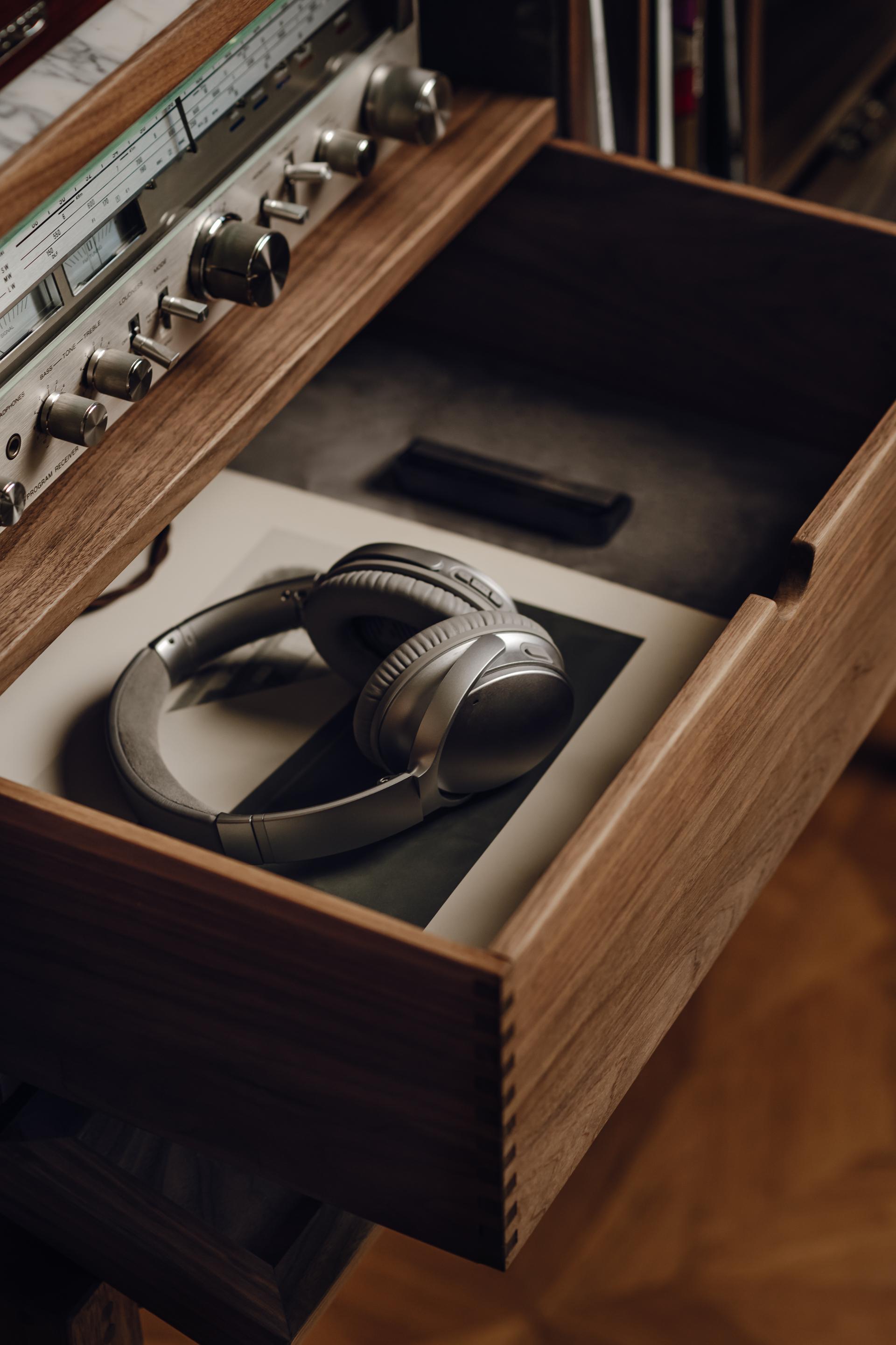Laiton Urme Audio Cabinet en vente