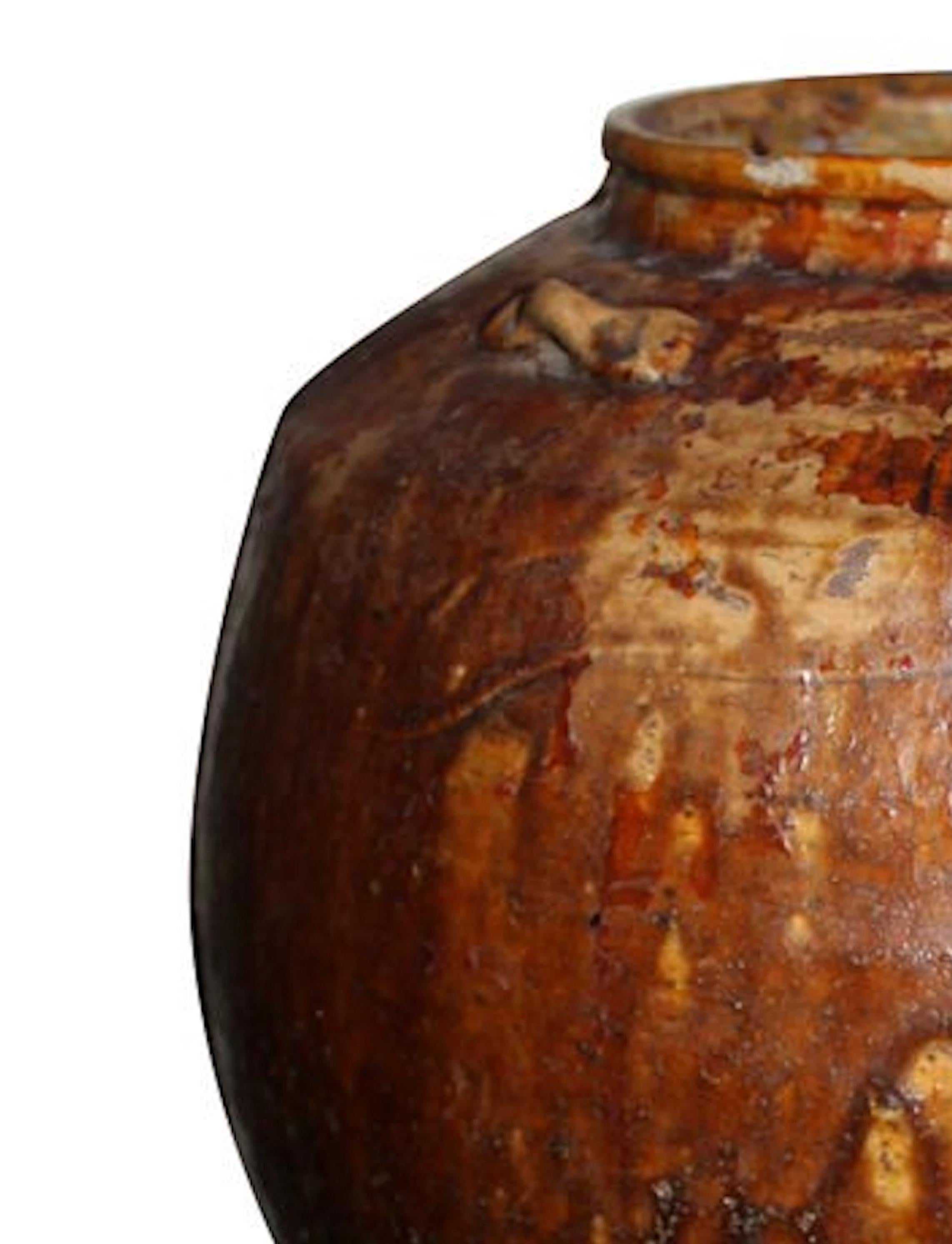 Urne Chinesisch glasiert Braun Ming China. Eine verglaste Ming-Urne aus China. Hergestellt während der Ming-Periode 1368-1644. 