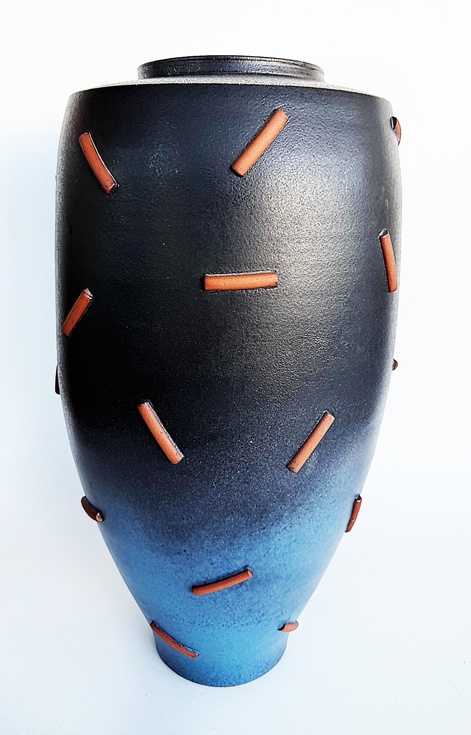 Fin du 20e siècle Urne en poterie postmoderne Mosuo Ojima Monumental 1980 en vente