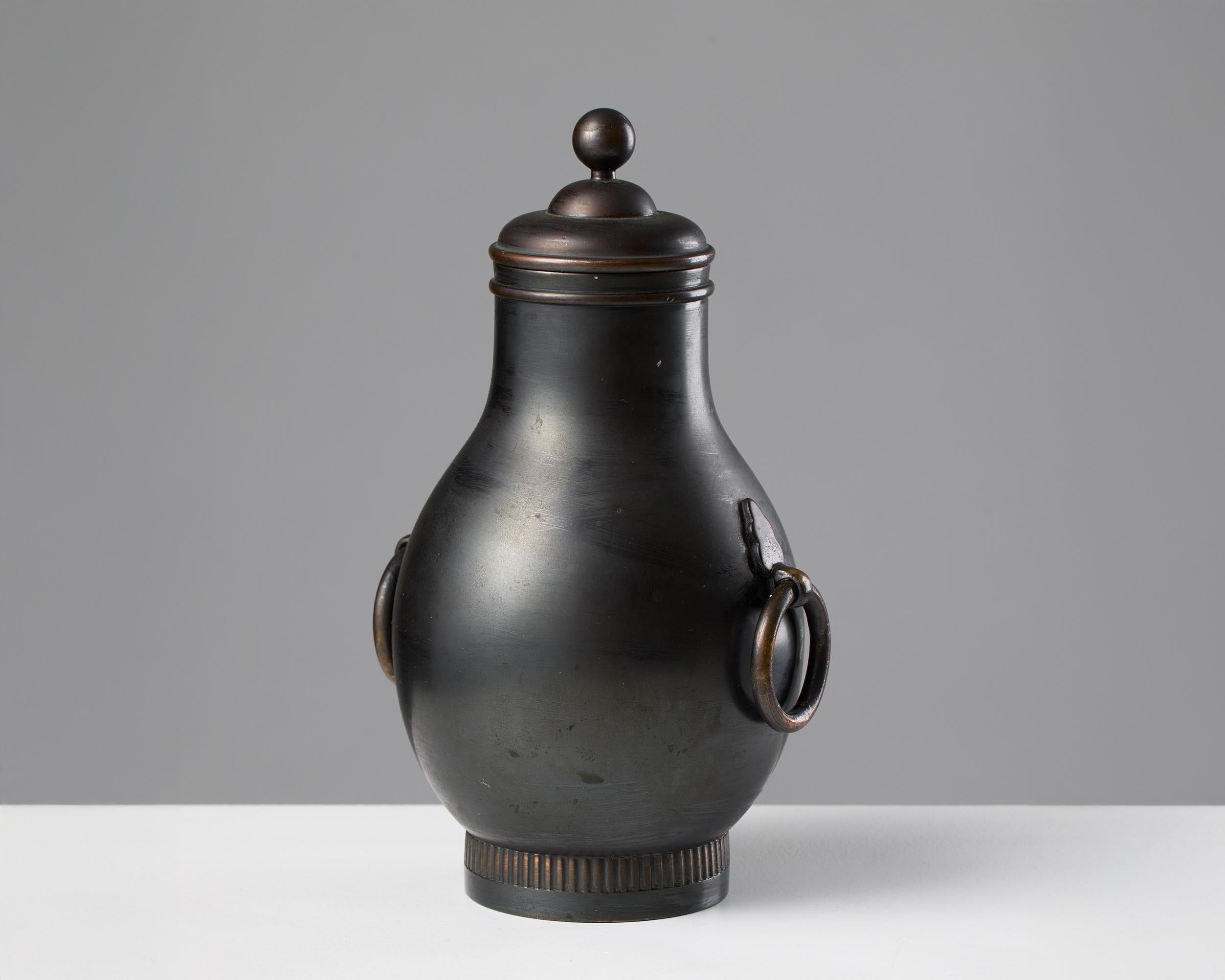 Inizio XX secolo Urna per Svenskt Tenn, Svezia, 1929 in vendita