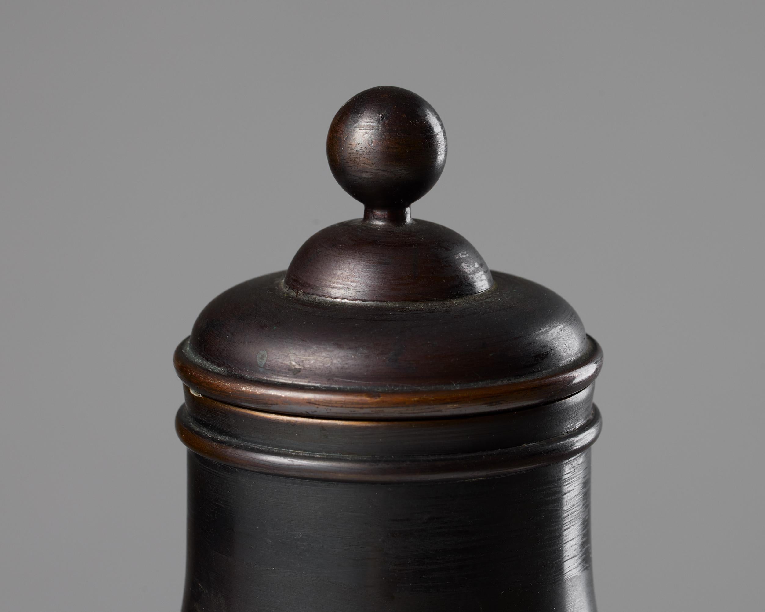 Urna per Svenskt Tenn, Svezia, 1929 in vendita 1