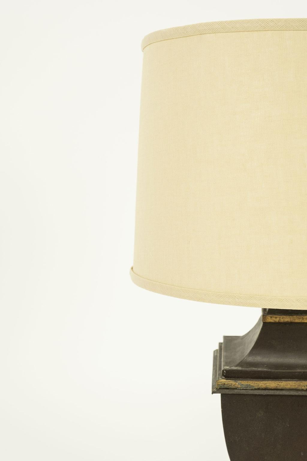 Neoclassical Urn-Shape Tole Table Lamp