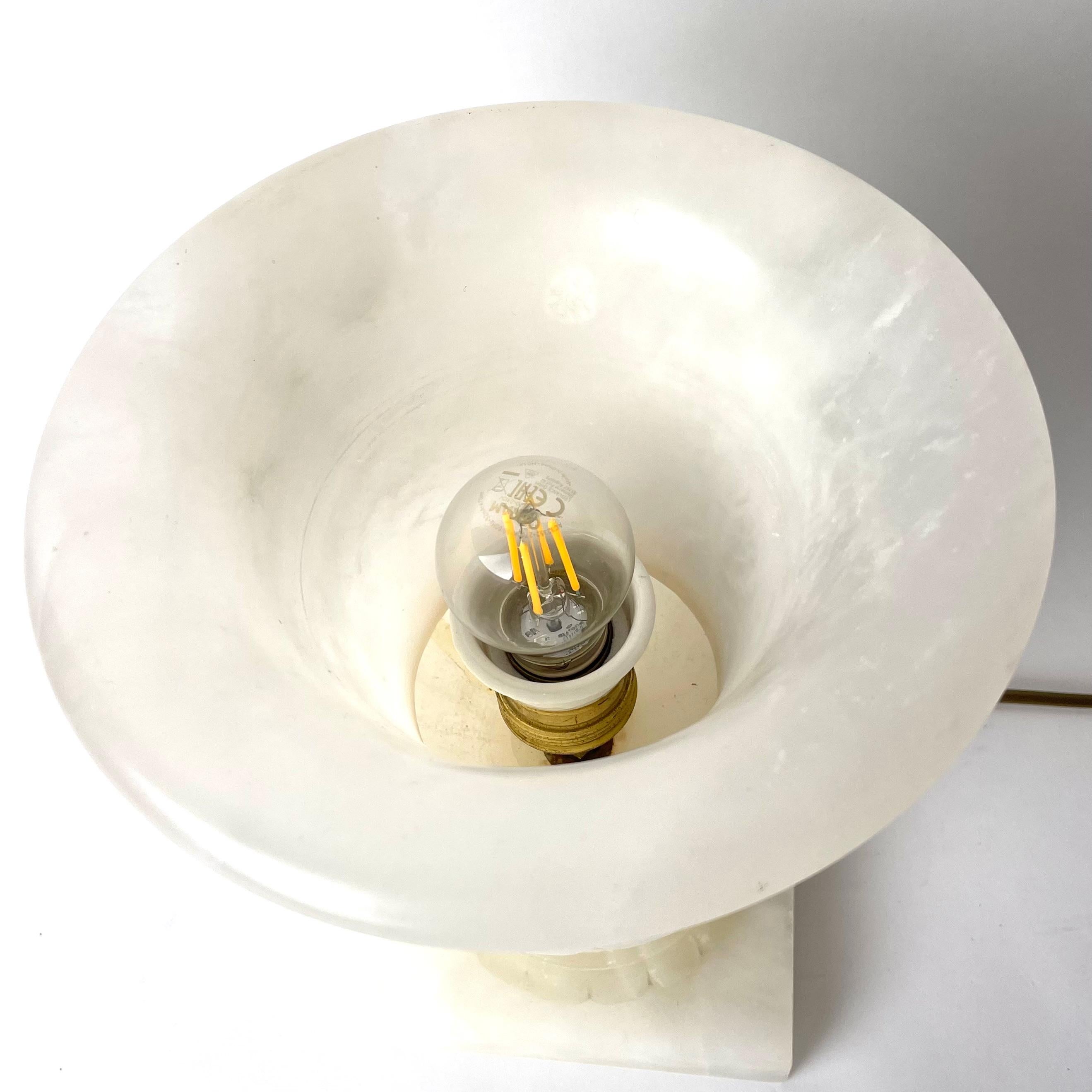 Urnenförmige Tischlampe aus Alabaster, wahrscheinlich aus dem frühen 20. Jahrhundert im Angebot 4
