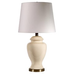 Urnen-Tischlampe, weiße Craquelure-Glasur im Stil von Ralph Lauren