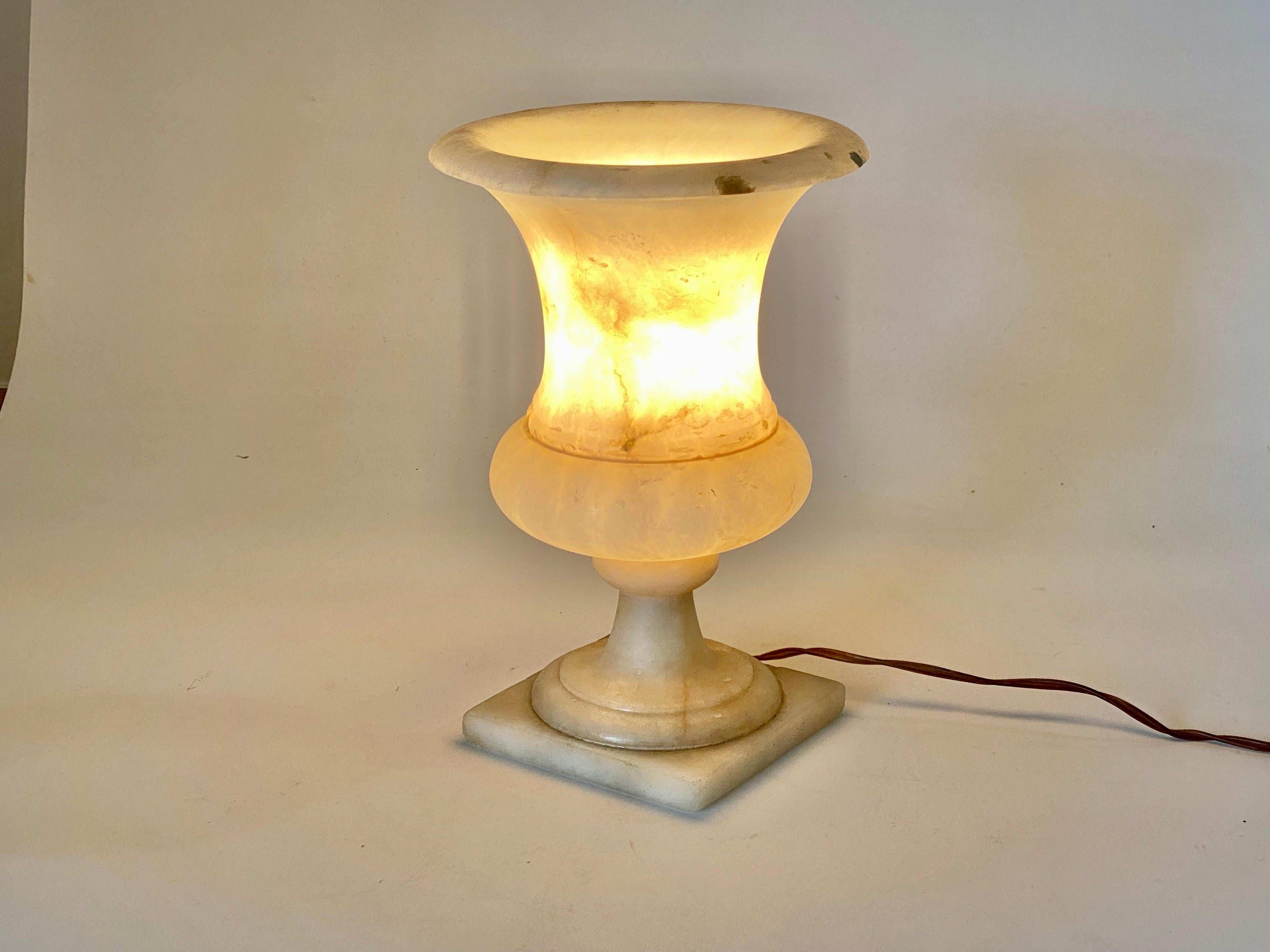 French Urn Uplighter in Alabaster, Table Lamp Art Deco White Color, France, circa 1940 For Sale