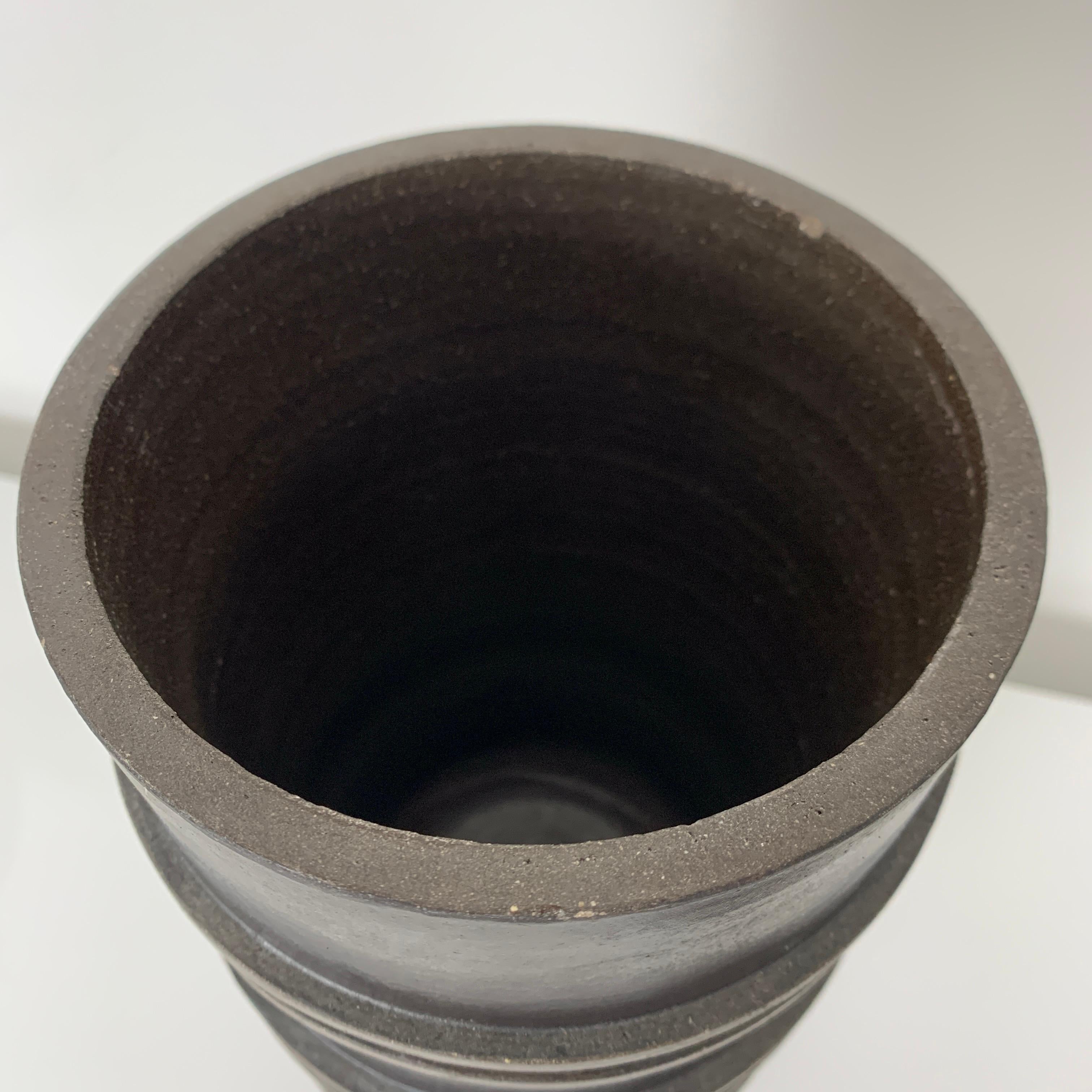 Ceramic Urne en céramique contemporaine Agnes Nivot, XXIe siècle For Sale
