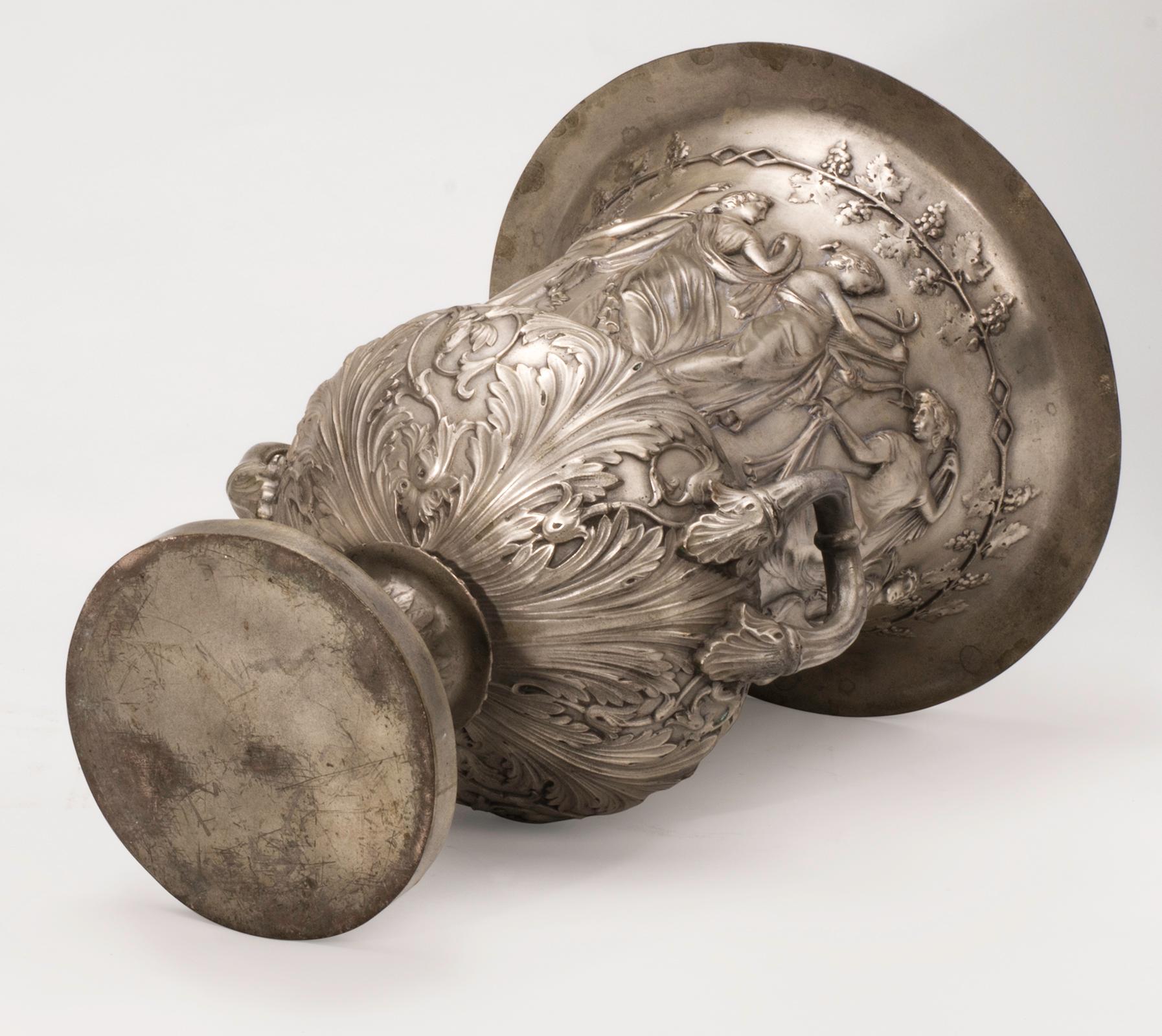 Große Pflanzgefäßurnen, Bronze im Medici-Stil des 19. Jahrhunderts, Paar im Angebot 3
