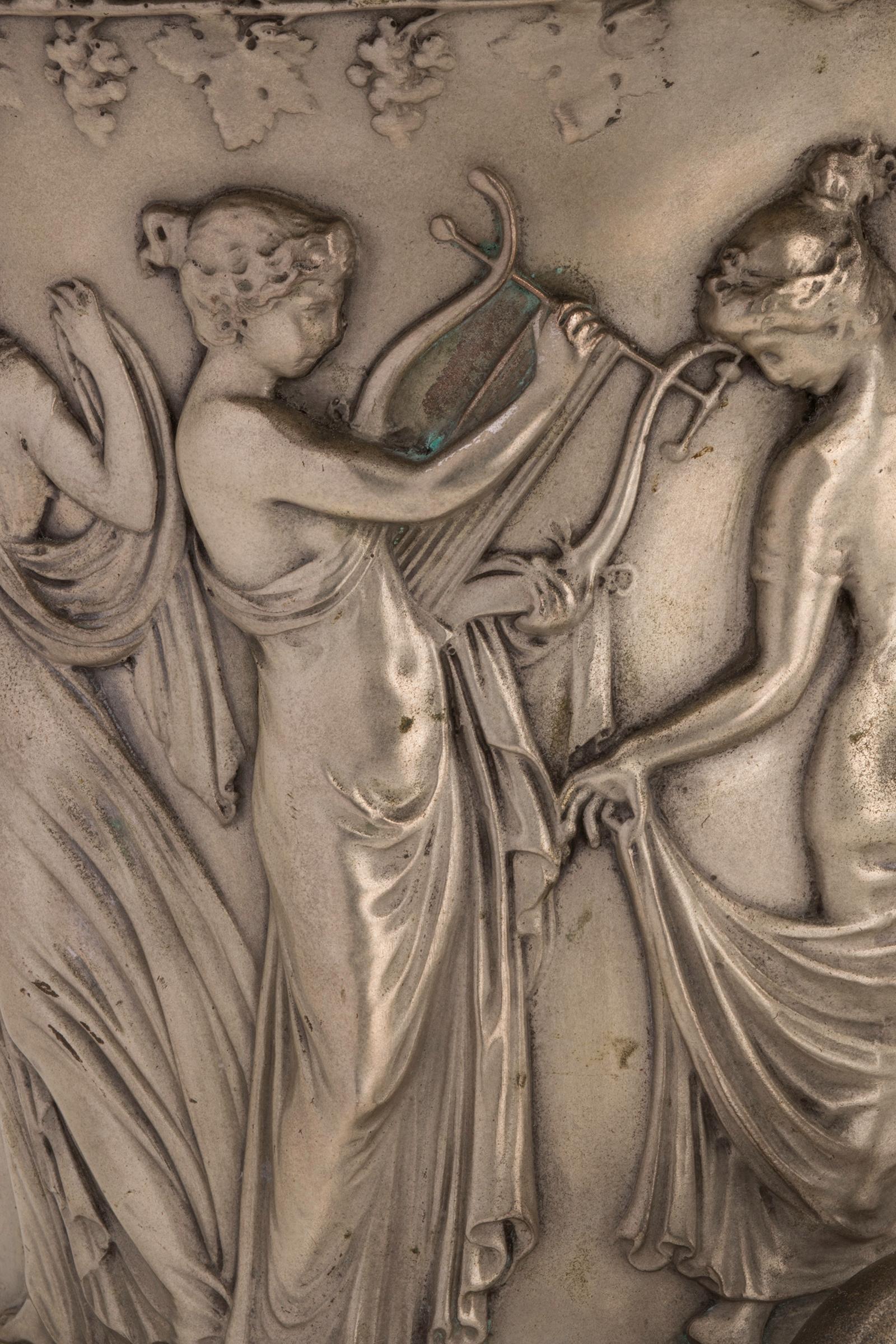 Große Pflanzgefäßurnen, Bronze im Medici-Stil des 19. Jahrhunderts, Paar im Angebot 1