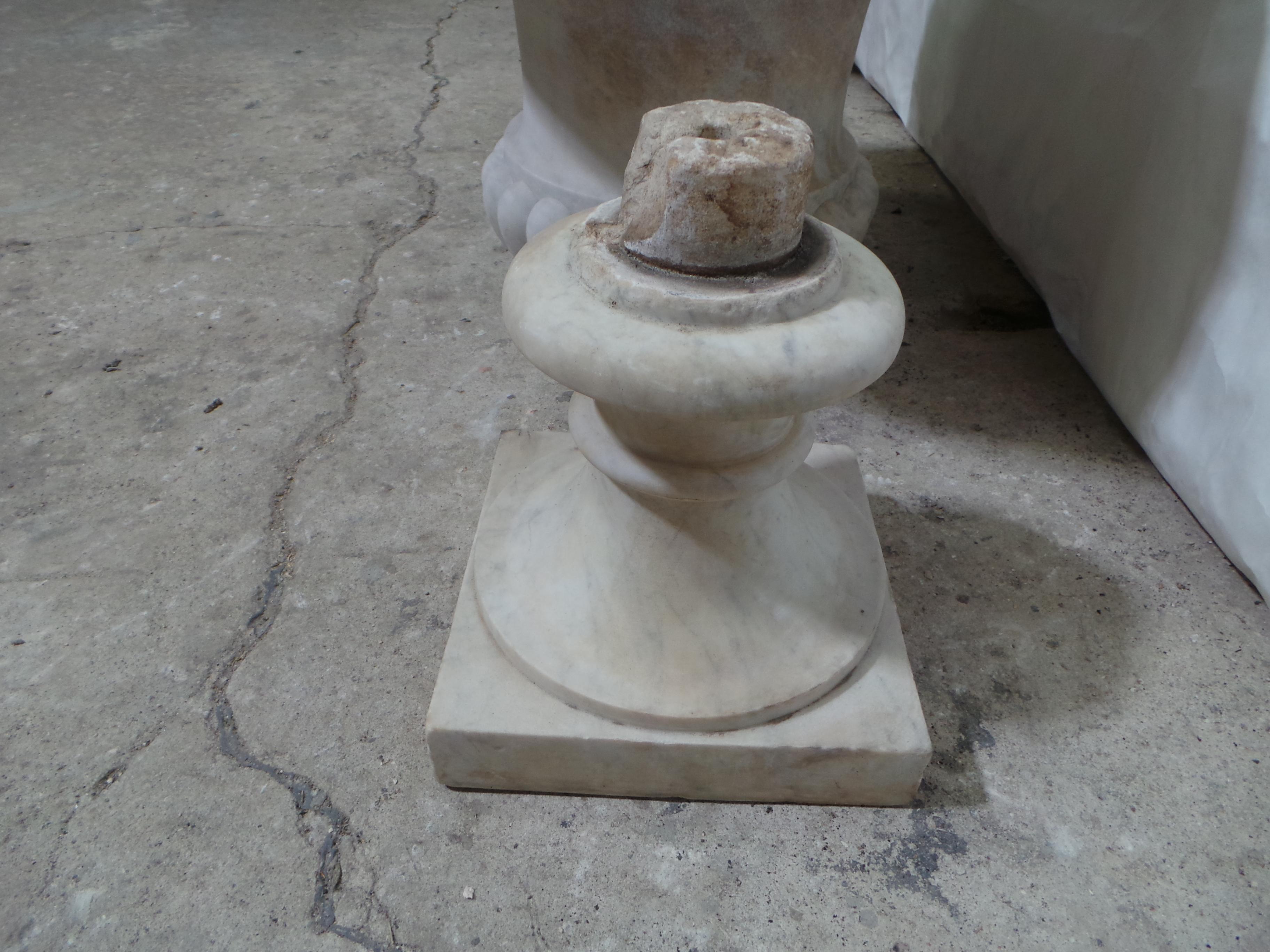 Baroque Urnes marbre blanc en vente