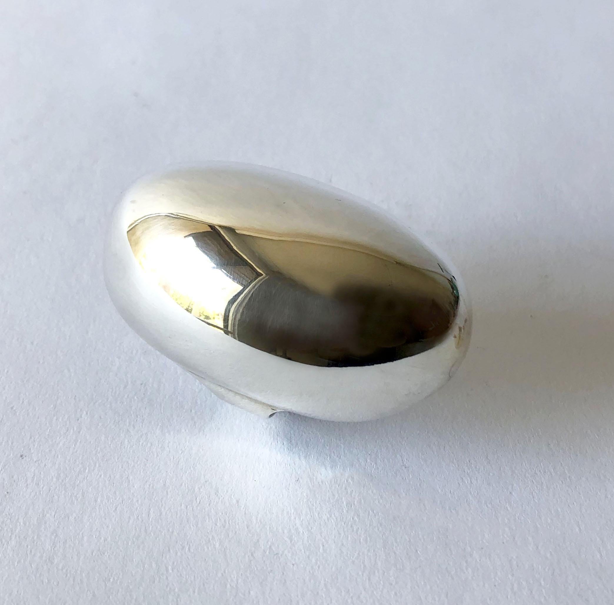 Urpo Kajander for Kaunis Koru Sterling Silver Finish Modernist Large Egg Ring In Good Condition In Palm Springs, CA