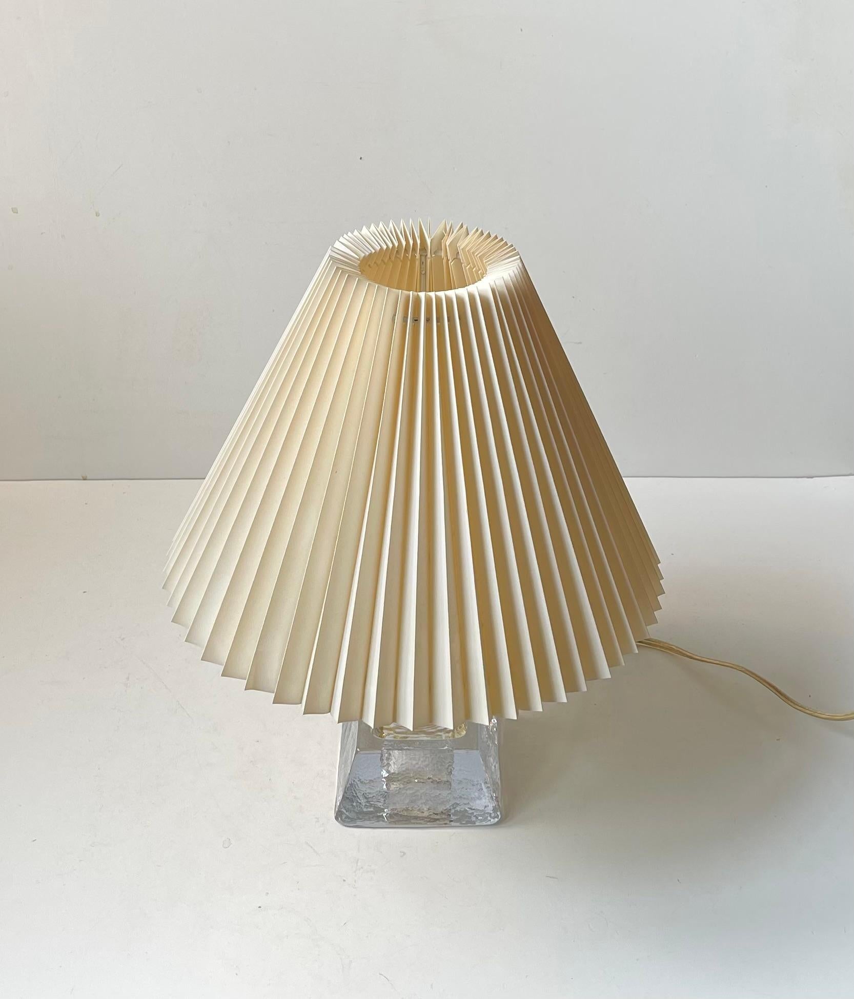 Urshult Glasbruk Sweden Midcentury Table Lamp in Ice Glass, 1960s For Sale 3