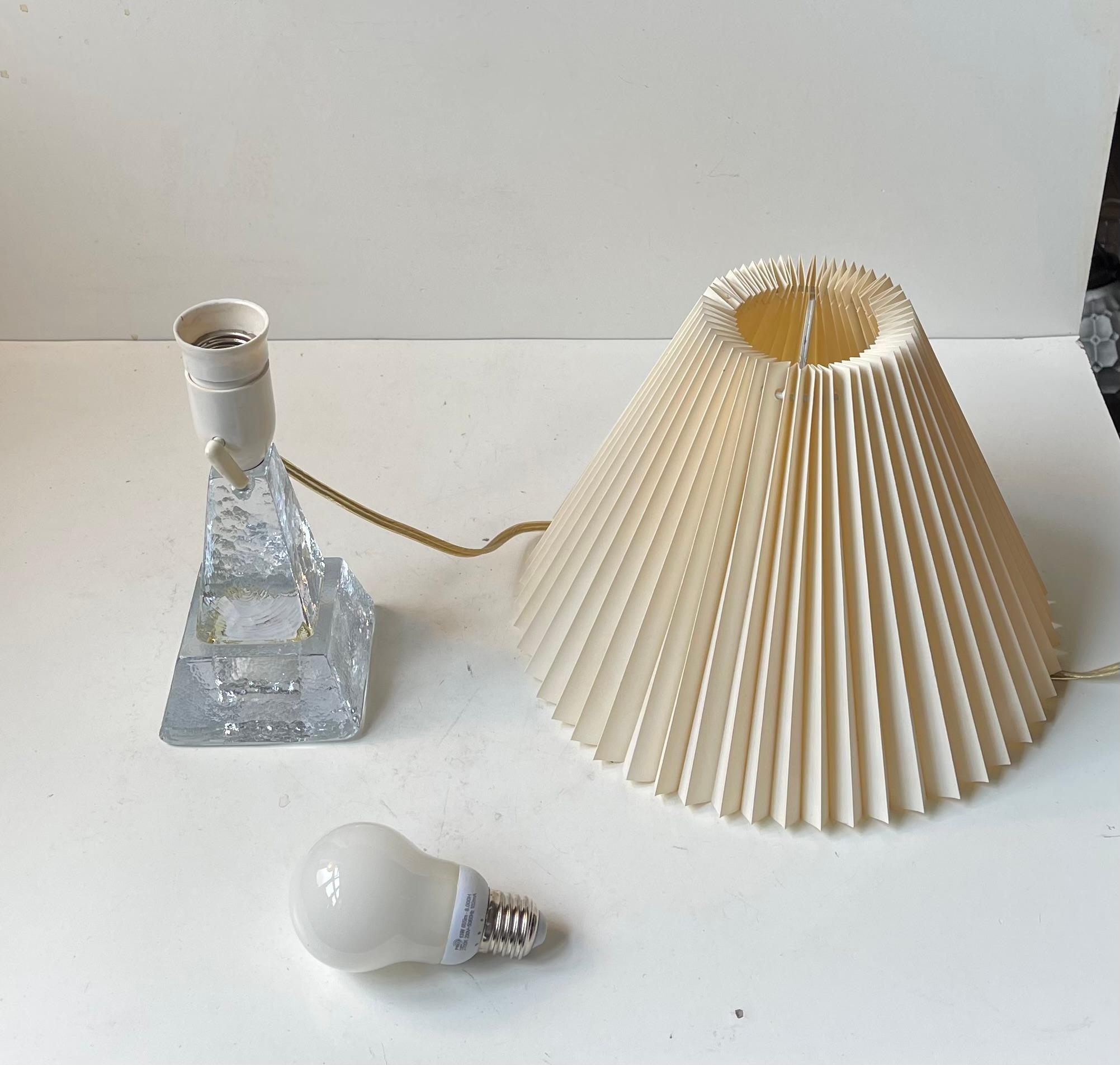 Urshult Glasbruk Sweden Midcentury Table Lamp in Ice Glass, 1960s For Sale 4