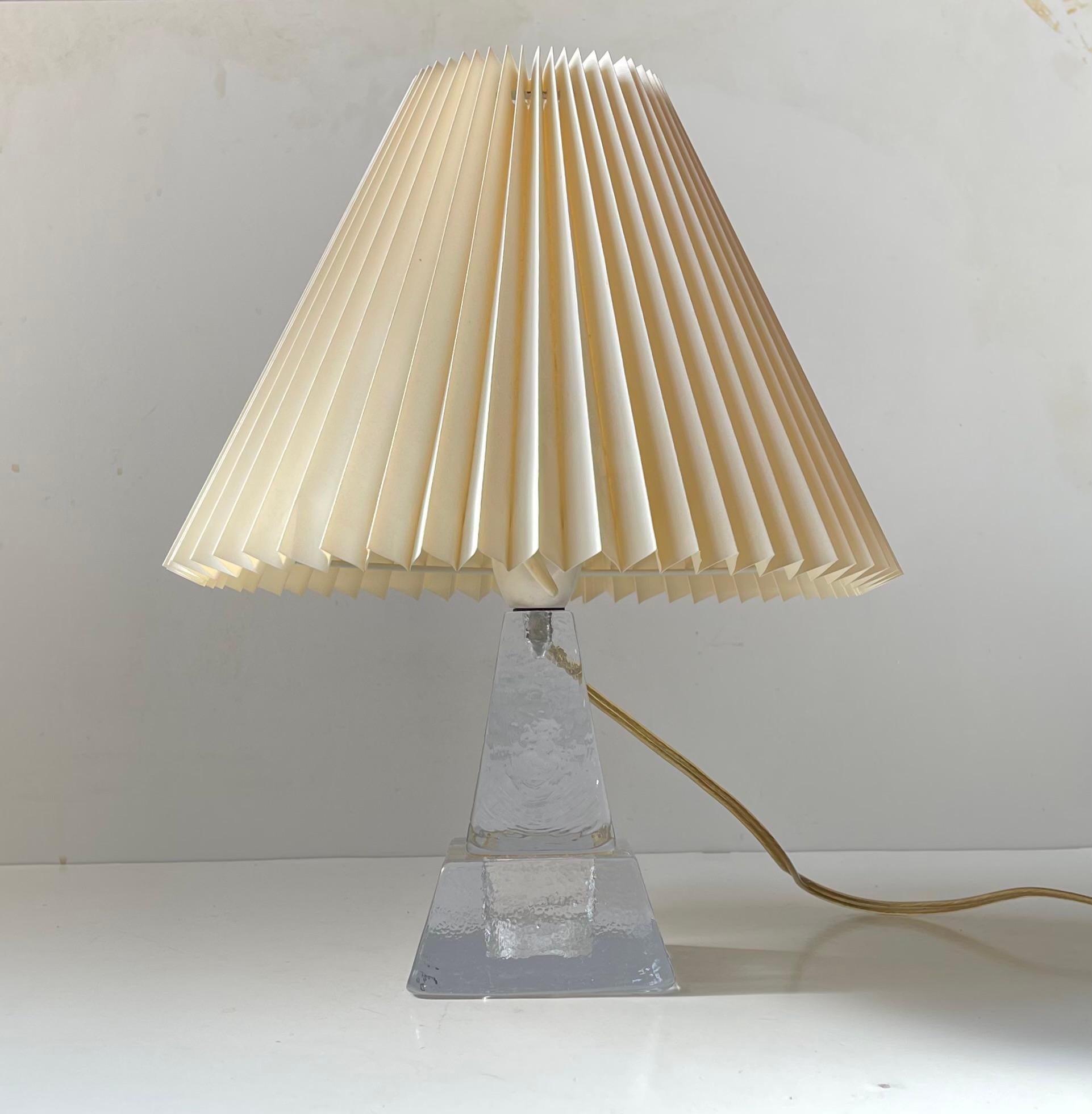 Swedish Urshult Glasbruk Sweden Midcentury Table Lamp in Ice Glass, 1960s For Sale