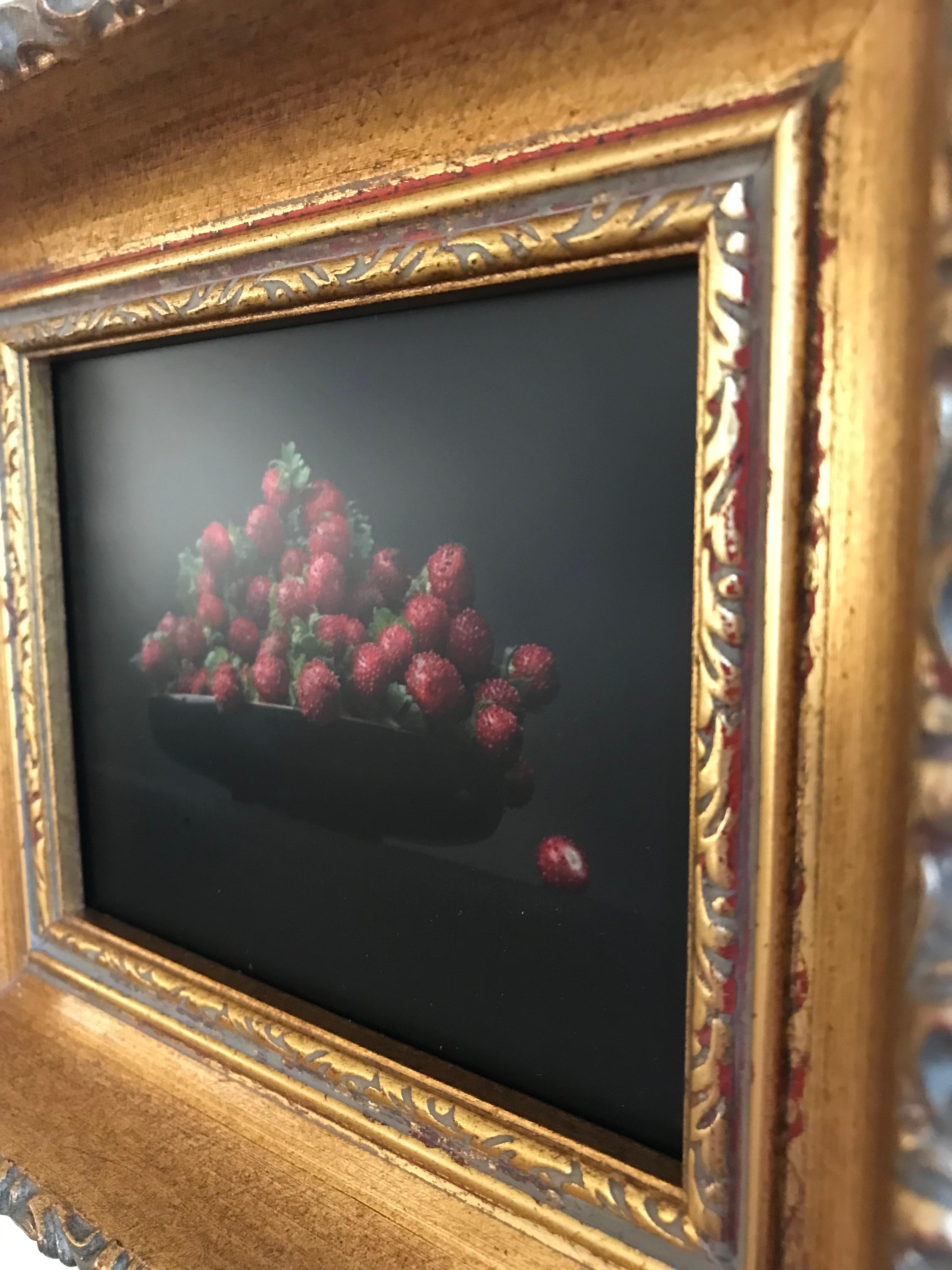''Strawberry's'' Dutch Contemporary Still-Life of Strawberry's in a Black Bowl For Sale 2
