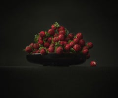 ''Fresas'' Bodegón contemporáneo holandés de fresas en un cuenco negro