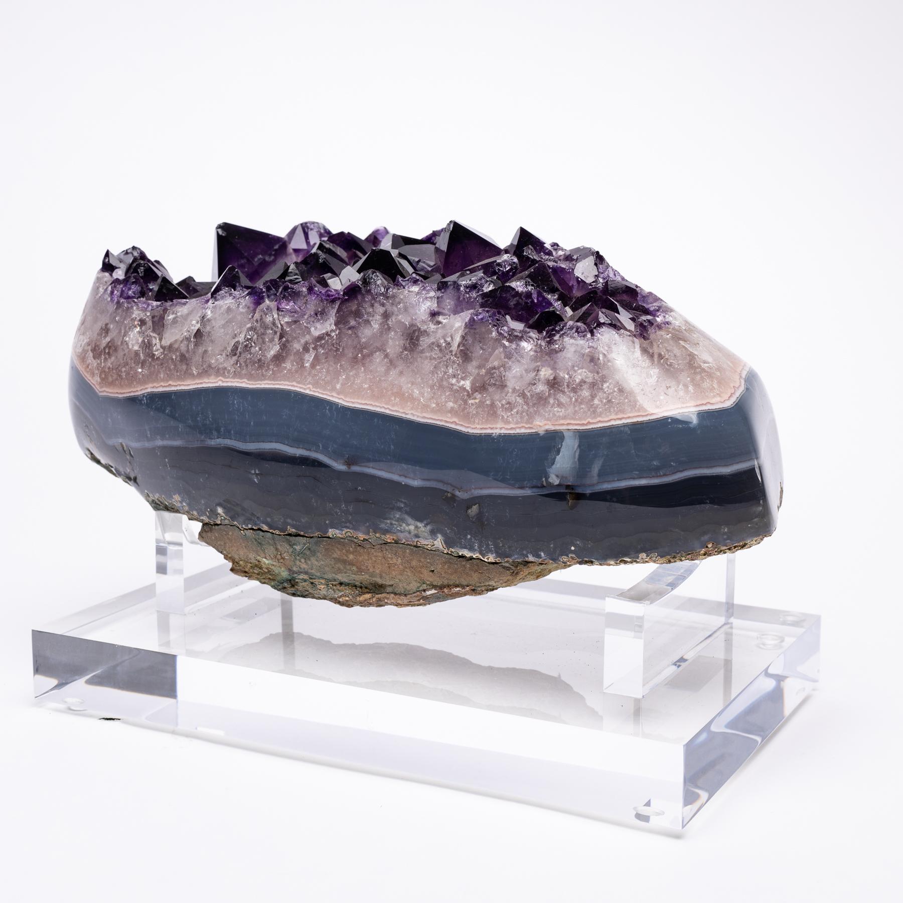 Origen: Uruguay
Colors: Blue, white and purple
Agates are formed in rounded nodules, which are sliced open to bring out the internal pattern hidden in the stone. Their formation is commonly from depositions of layers of silica filling voids in