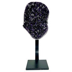 Geoda de cristal de amatista uruguaya sobre soporte personalizado que pesa 9 kilos
