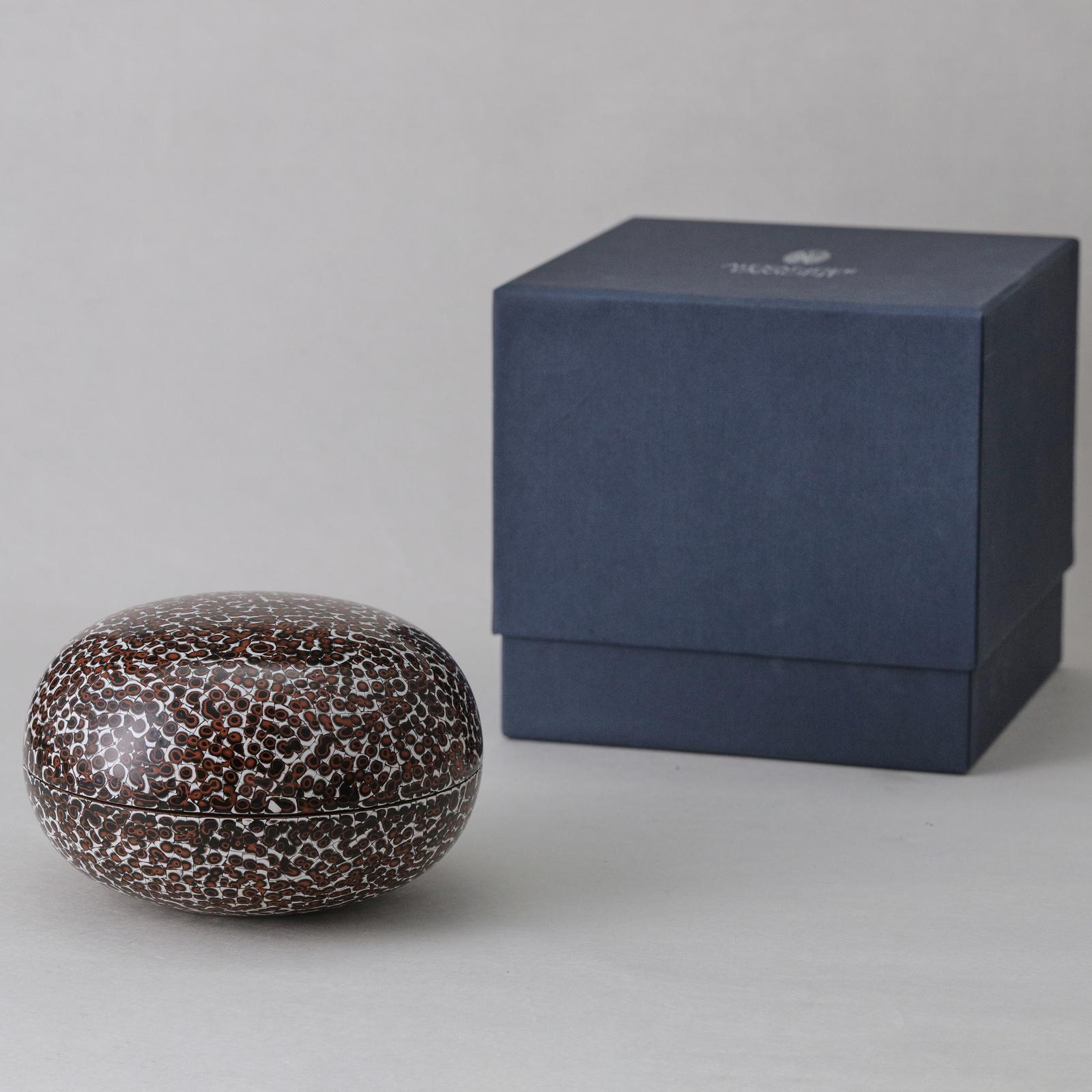 Laqué Boîte d'orbe en laque Urushi en forme de coquille d'œuf, grande par Alexander Lamont en vente