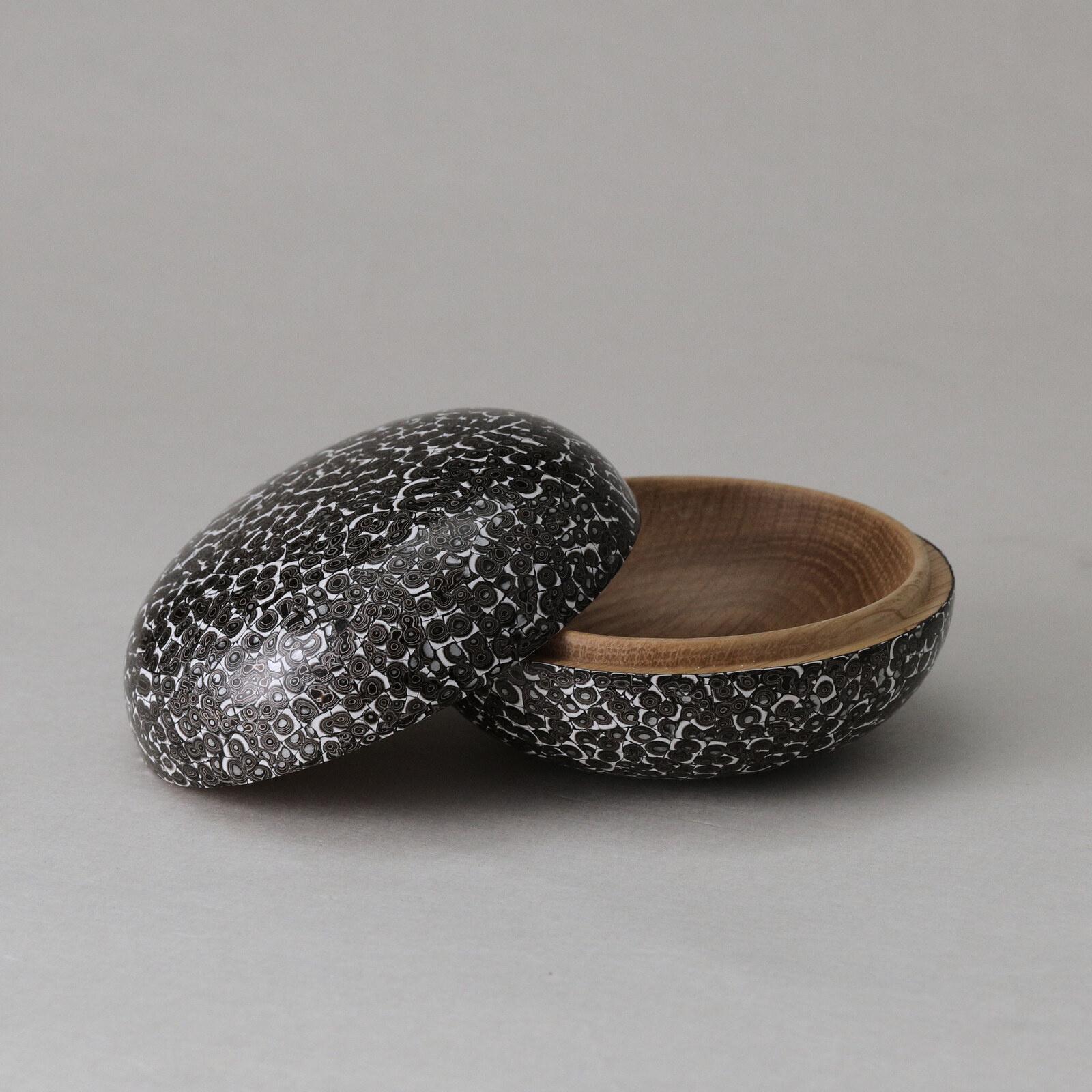 Art déco Boîte d'orbe en laque Urushi en forme de coquille d'œuf, petite par Alexander Lamont en vente