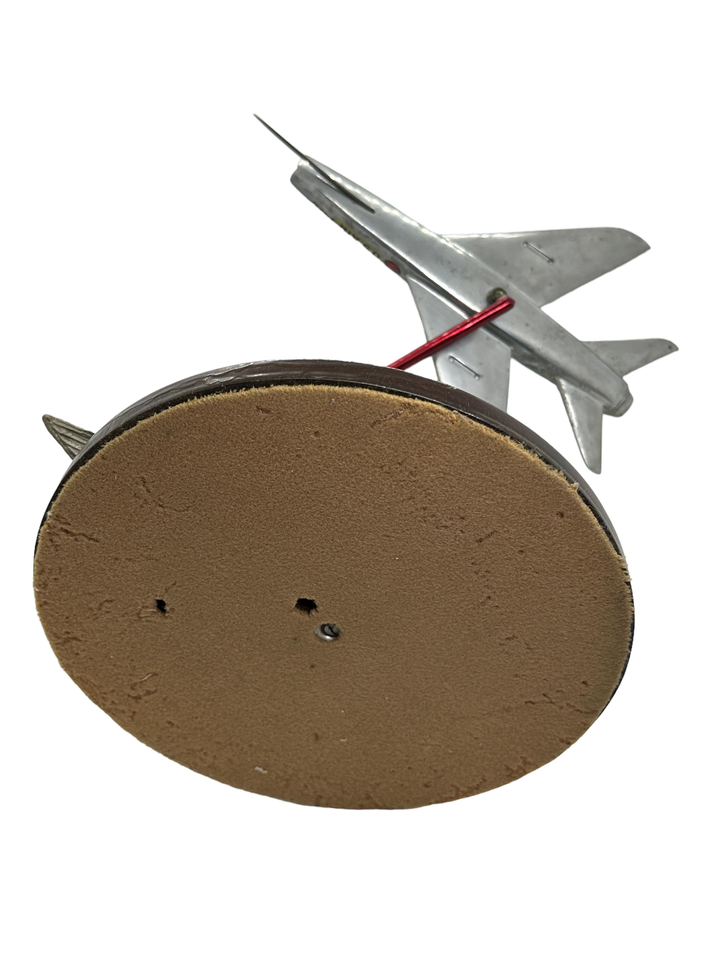 US Air Force Aluminium-Flugzeugmodell mit Holzsockel, 1970er Jahre, Italien im Angebot 3