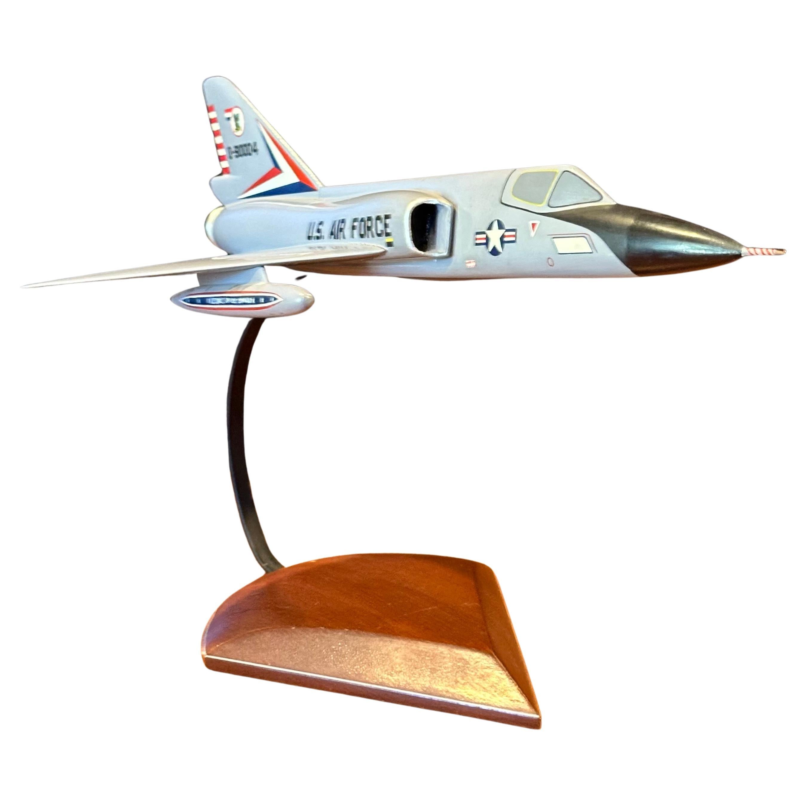 U.S. Air Force Convair F-106 Delta Dart Airplane / Jet Contractor Desk Model In Good Condition In San Diego, CA