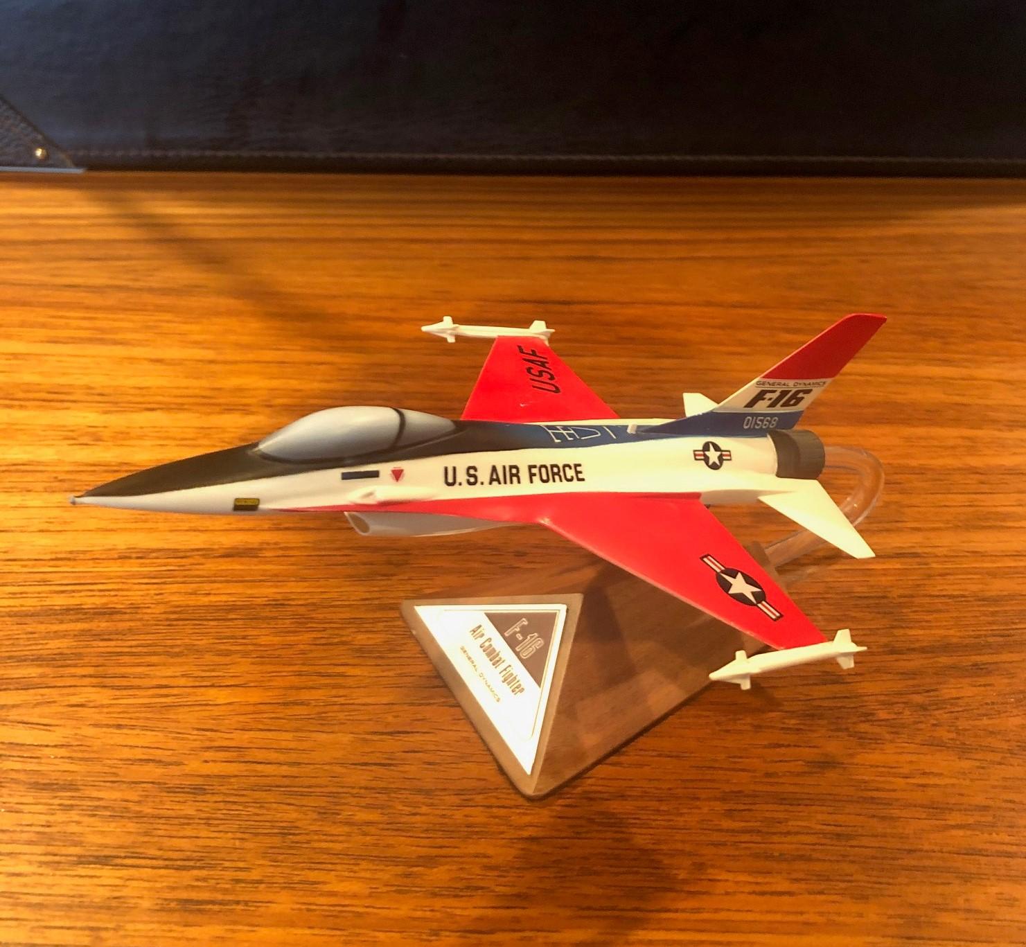 A very cool U.S. Air Force F-16 air combat fighter contractor desk model, circa 1990s. The General Dynamics model is in good condition and measures 5.25