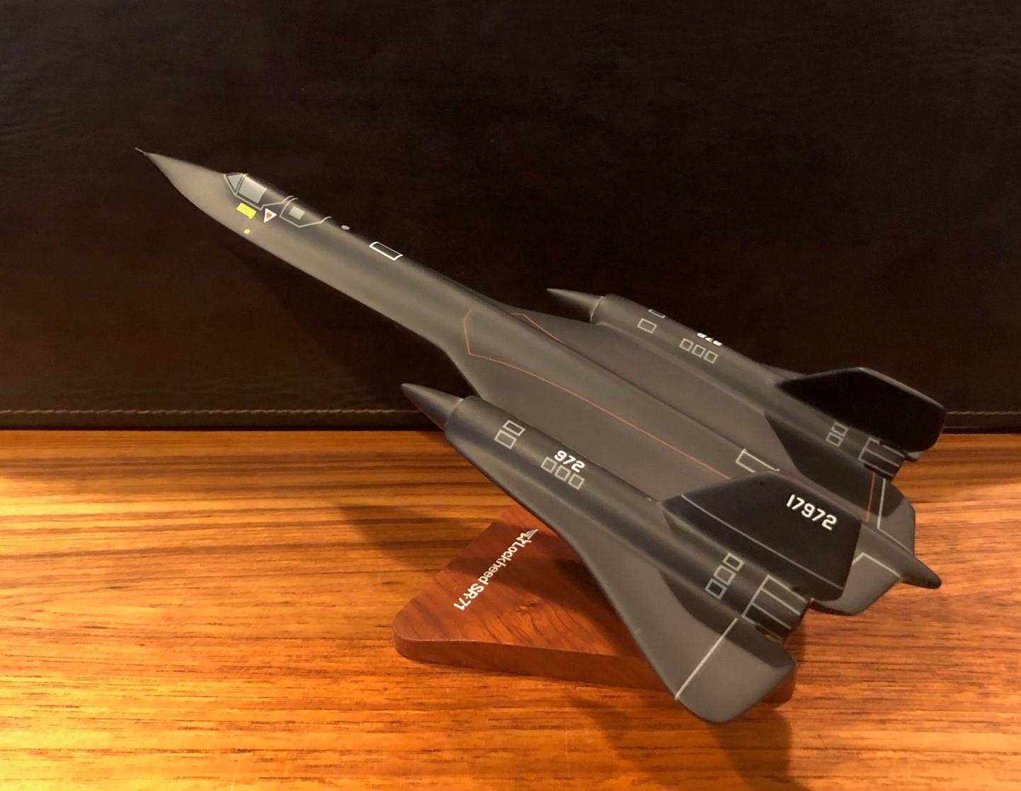 U.S. Air Force Lockheed SR-71 Blackbird Airplane / Jet Contractor Desk Model 1