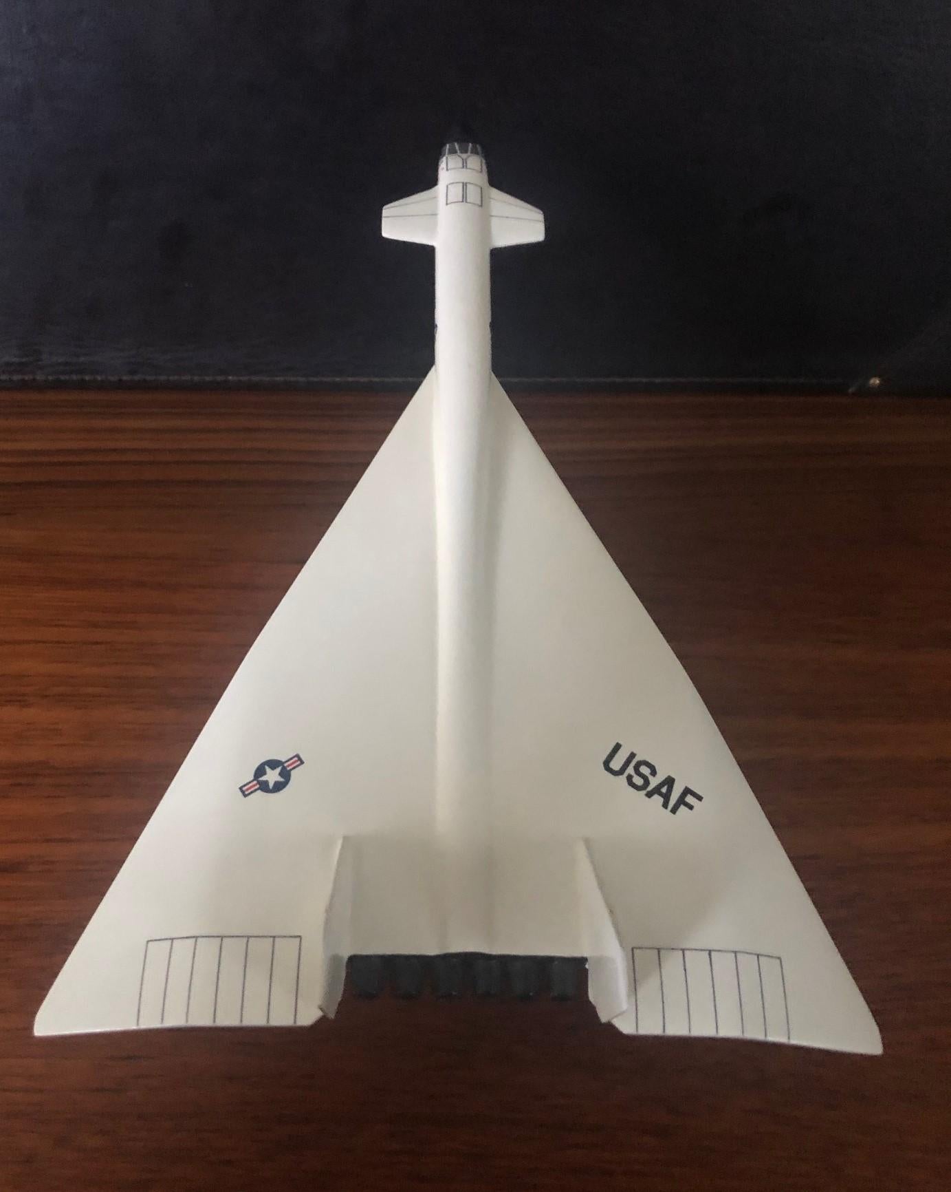 U.S. Air Force NASA XB-70 Valkyrie Airplane / Bomber Contractor Desk Model In Good Condition In San Diego, CA