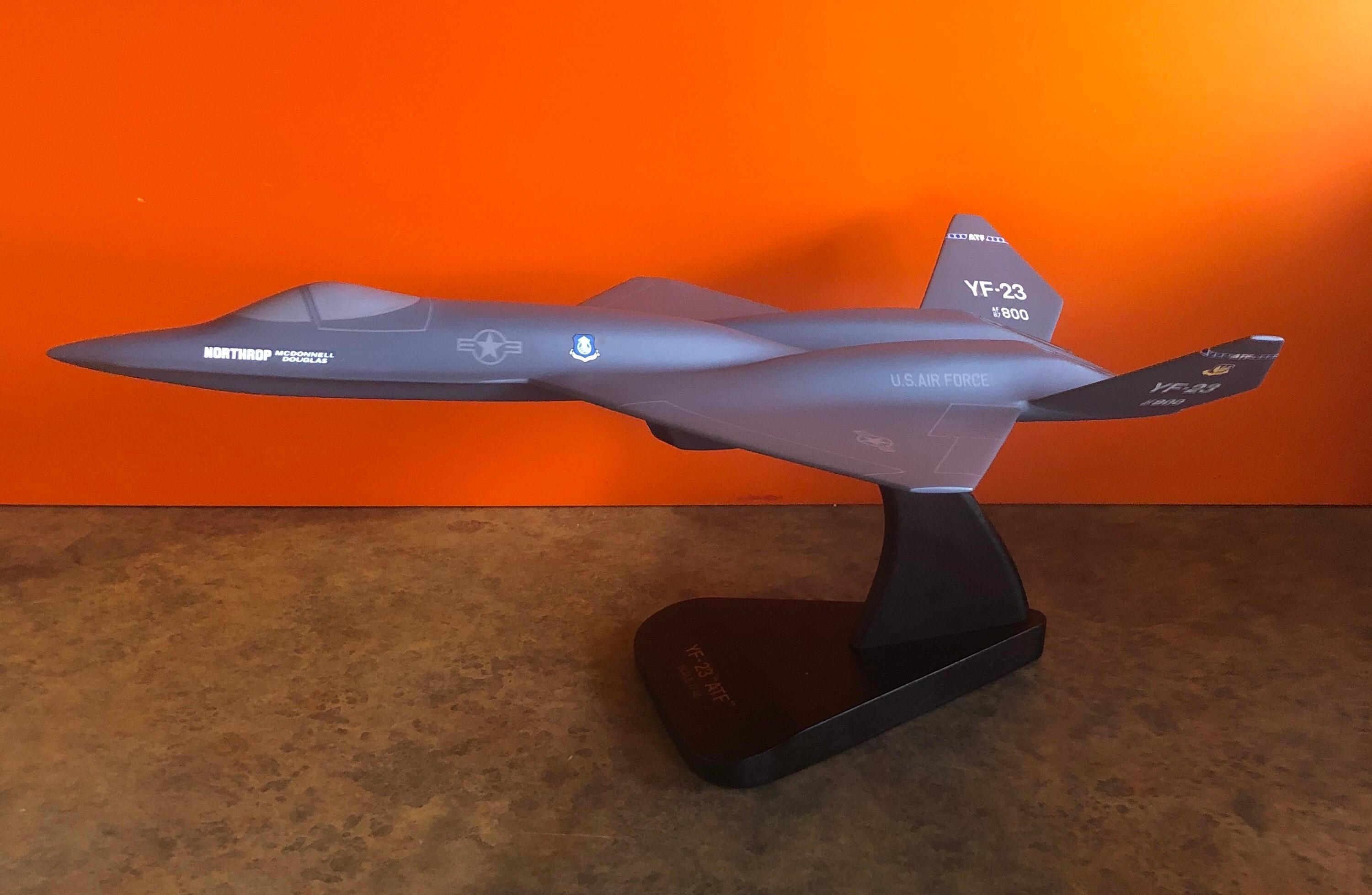 Modèle de bureau de l'U.S. Air Force YF-23 Advanced Tactical Fighter de l'ATF en vente 10